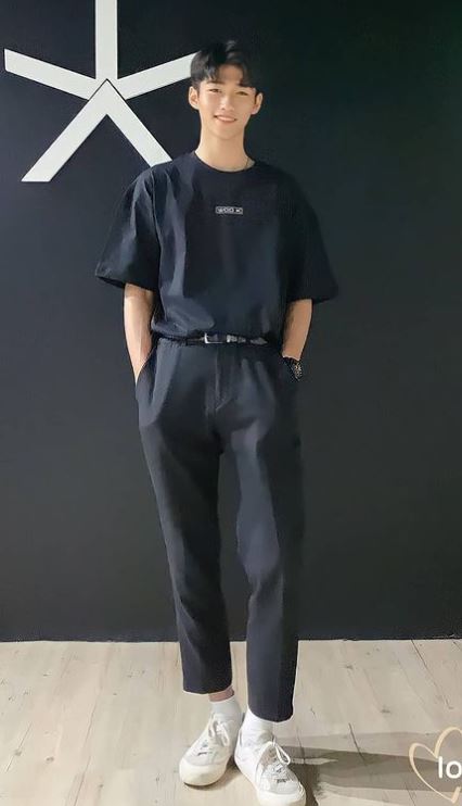 蔡承祐一直被認可是歌唱擔當，除了RAP超強，自彈自唱也沒問題。（翻攝自蔡承祐IG）