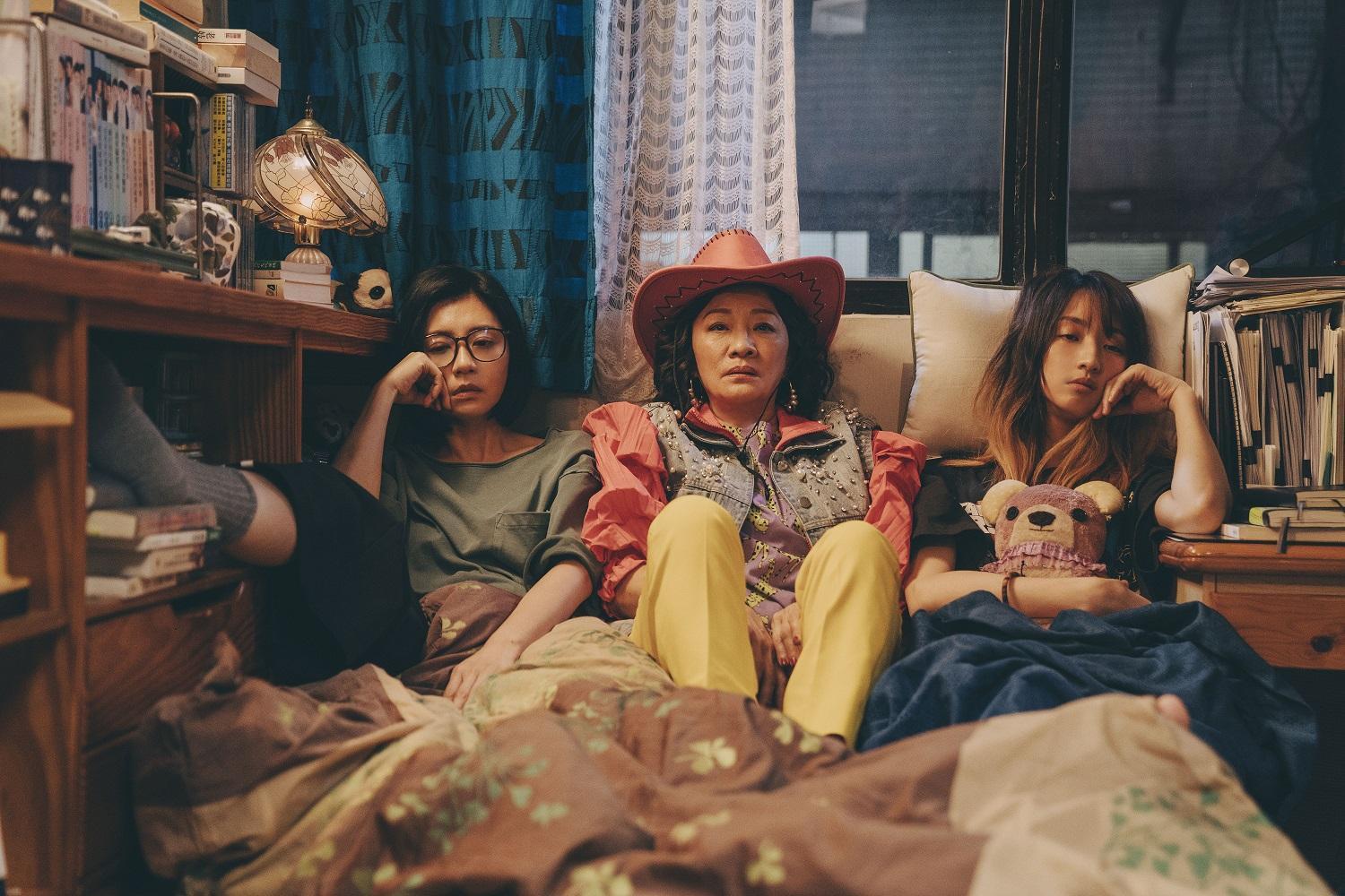 賈靜雯（左起）、比莉、柯佳嬿共同演出《媽，別鬧了！》，登上台北電影節進行世界首映。（台北電影節提供）