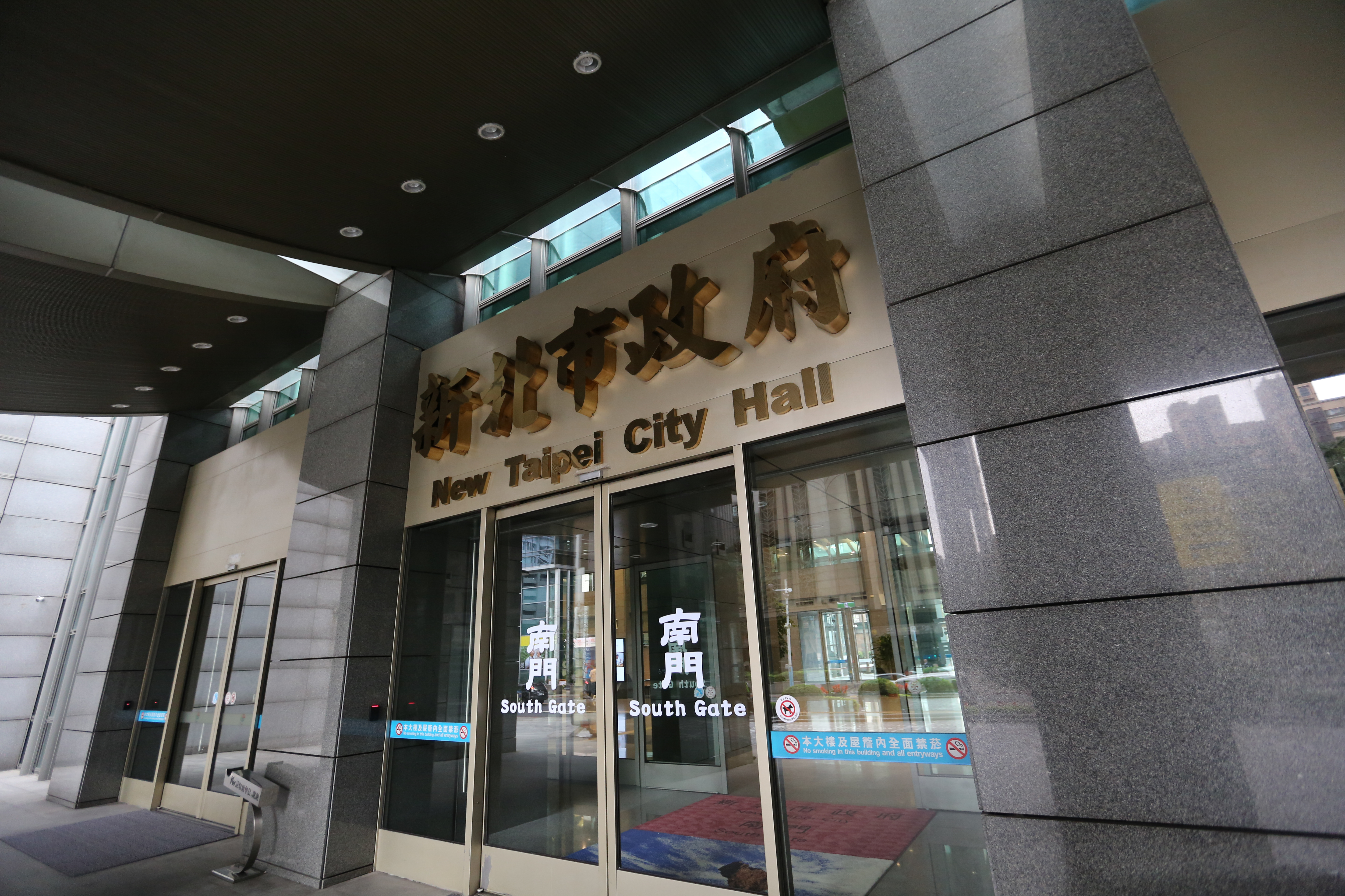 新北研考會直接將PTT列為網管項目，禁止公務員上班時間使用PTT。