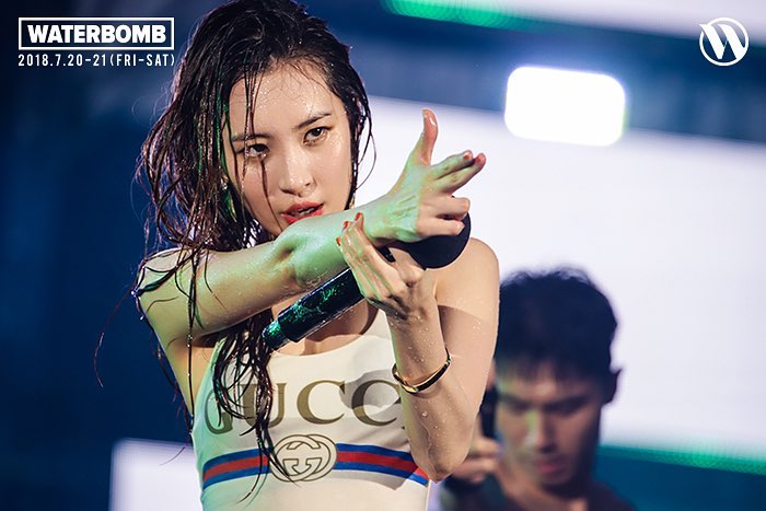 WATER BOMB演唱會每年暑假都吸引大批樂迷搶票,歌手宣美4年前在演唱會的性感模樣更在網路上掀起話題。(翻攝自WATER BOMB Instagram)