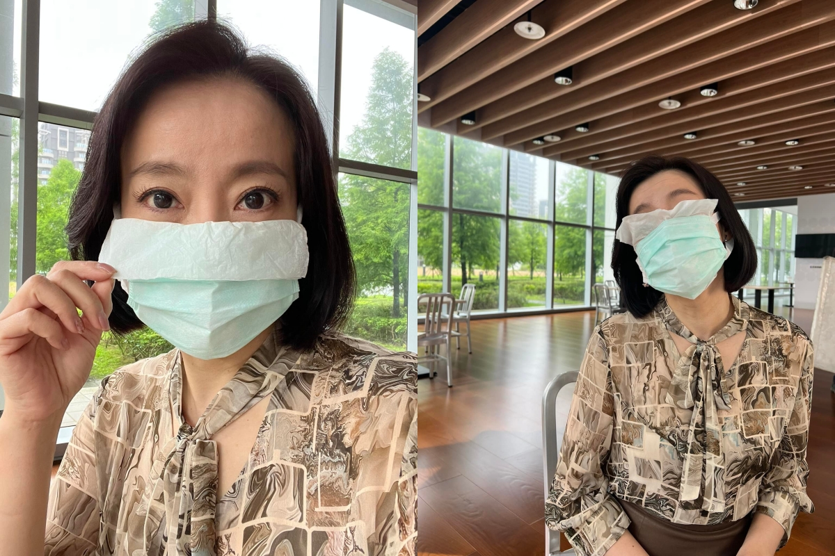 范瑞君在民視八點檔《黃金歲月》與《明星養老院》排練場兩端跑，擔心戴口罩糊妝，DIY研發防脫妝、無壓痕口罩戴法，引起網友討論。（翻攝范瑞君臉書）
