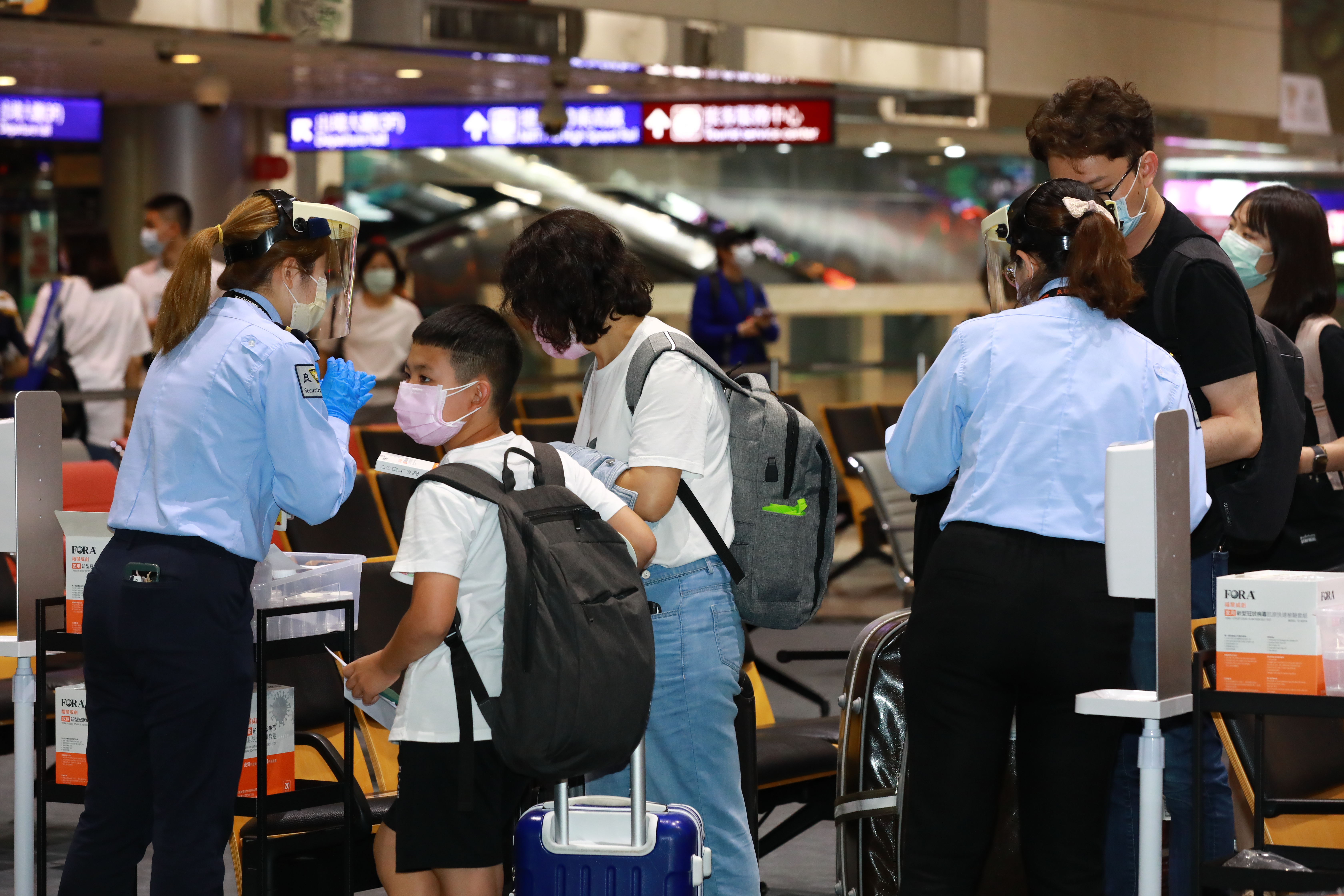 指揮中心宣布，15日起旅客入境檢疫天數縮短為3+4，每週管制量以2.5萬人次為原則；機場示意圖。（本刊資料照）