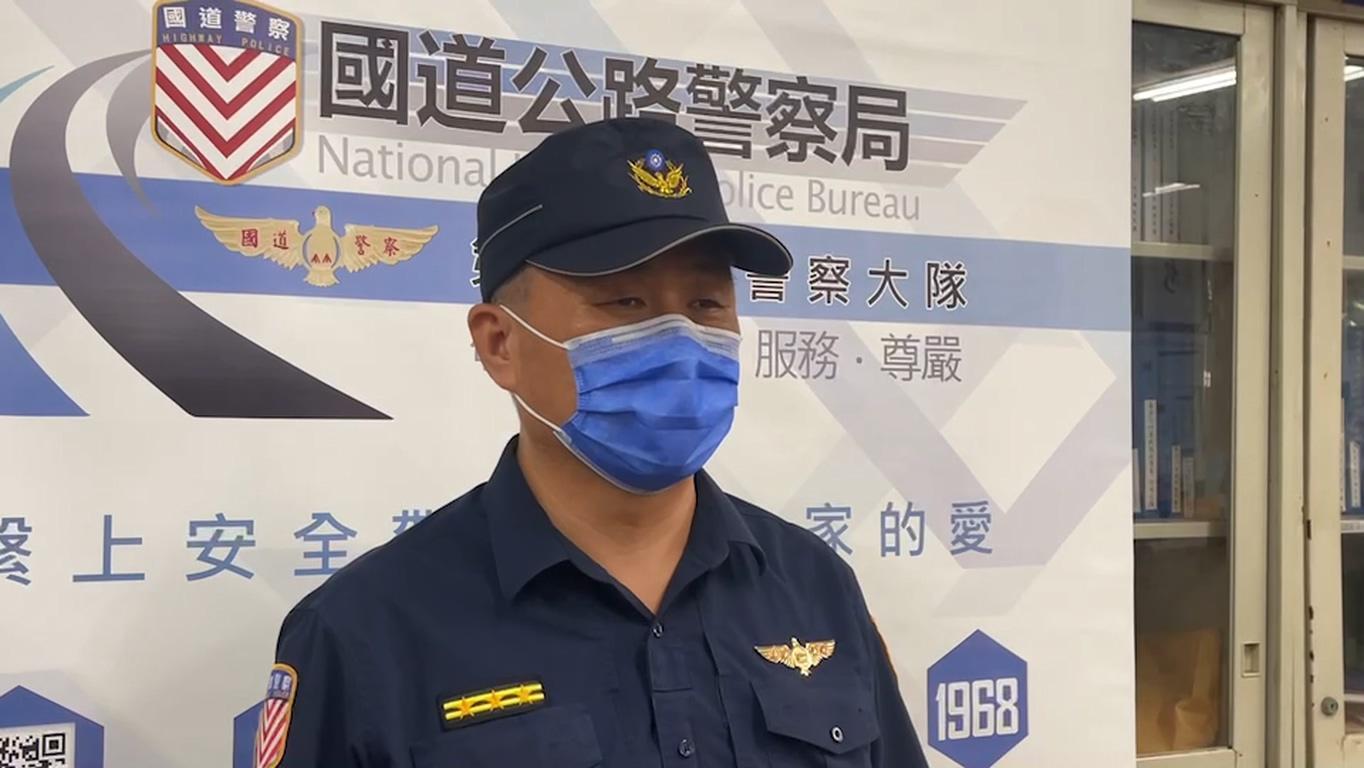 國道公路警察局第六警察隊副大隊長劉賢裕說明柯員案發經過。（警方提供）