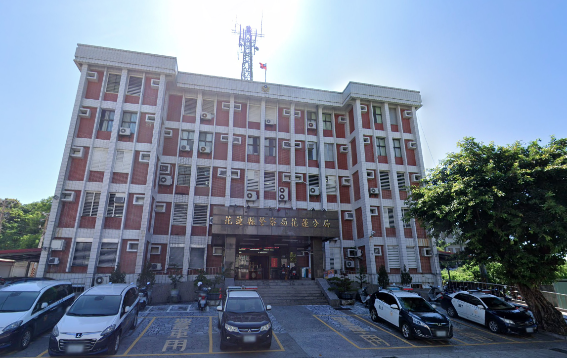 花蓮分局軒轅派出所驚傳一名25歲的年輕員警舉槍自戕，子彈射穿顱頂，急救1小時後於凌晨5時宣告不治。（翻攝自Google Maps）