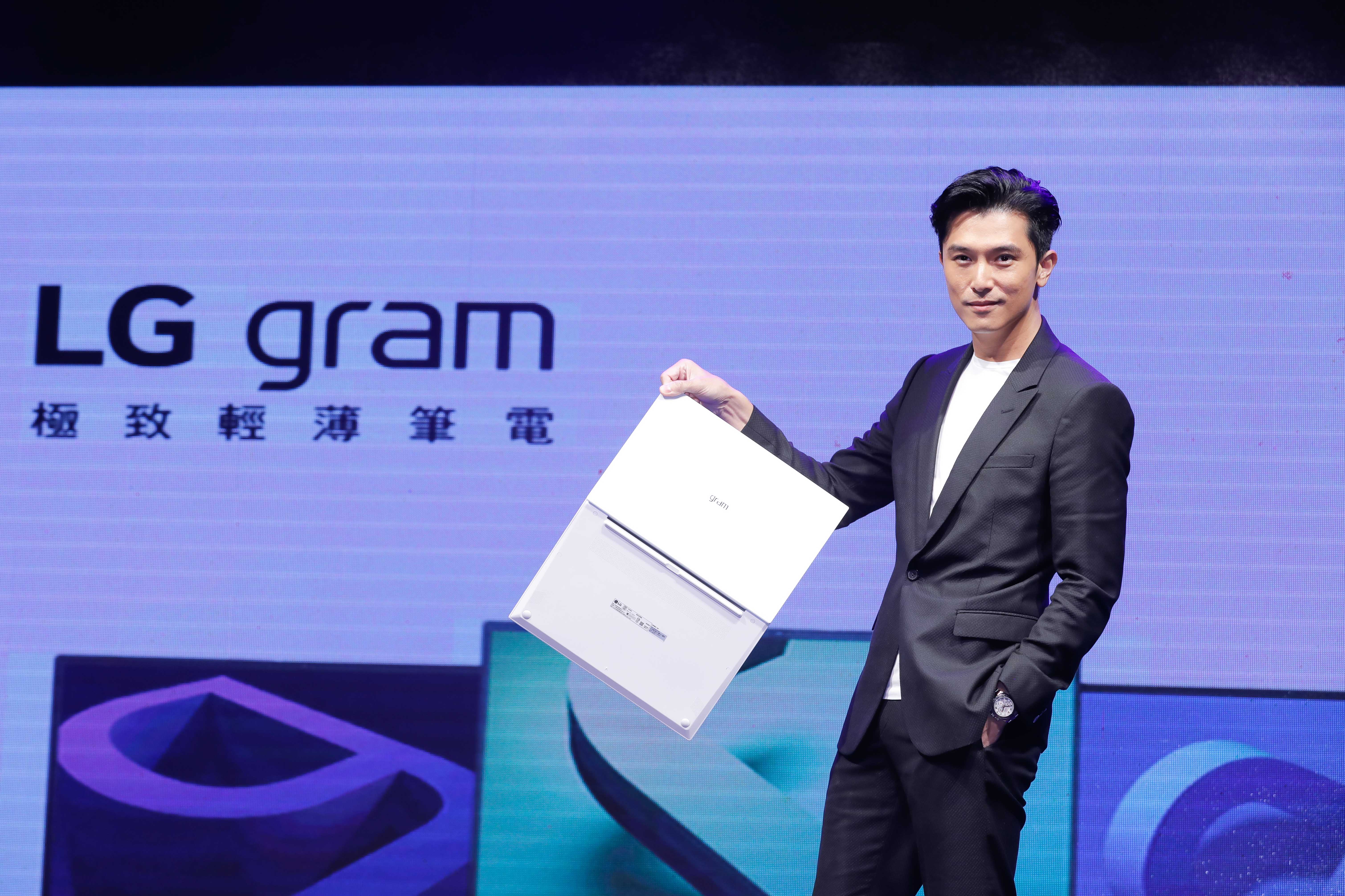 邱澤婚後首度公開亮相，為筆電擔任代言人。