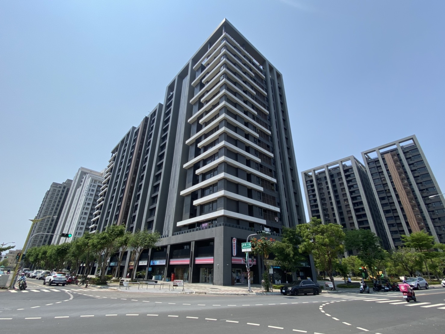 台南市為七都中薪資最追不上房價攀升速度的縣市，對本地受薪族來說，購屋壓力迅速暴增，已陷入無力買房的困境。（永慶房屋提供）