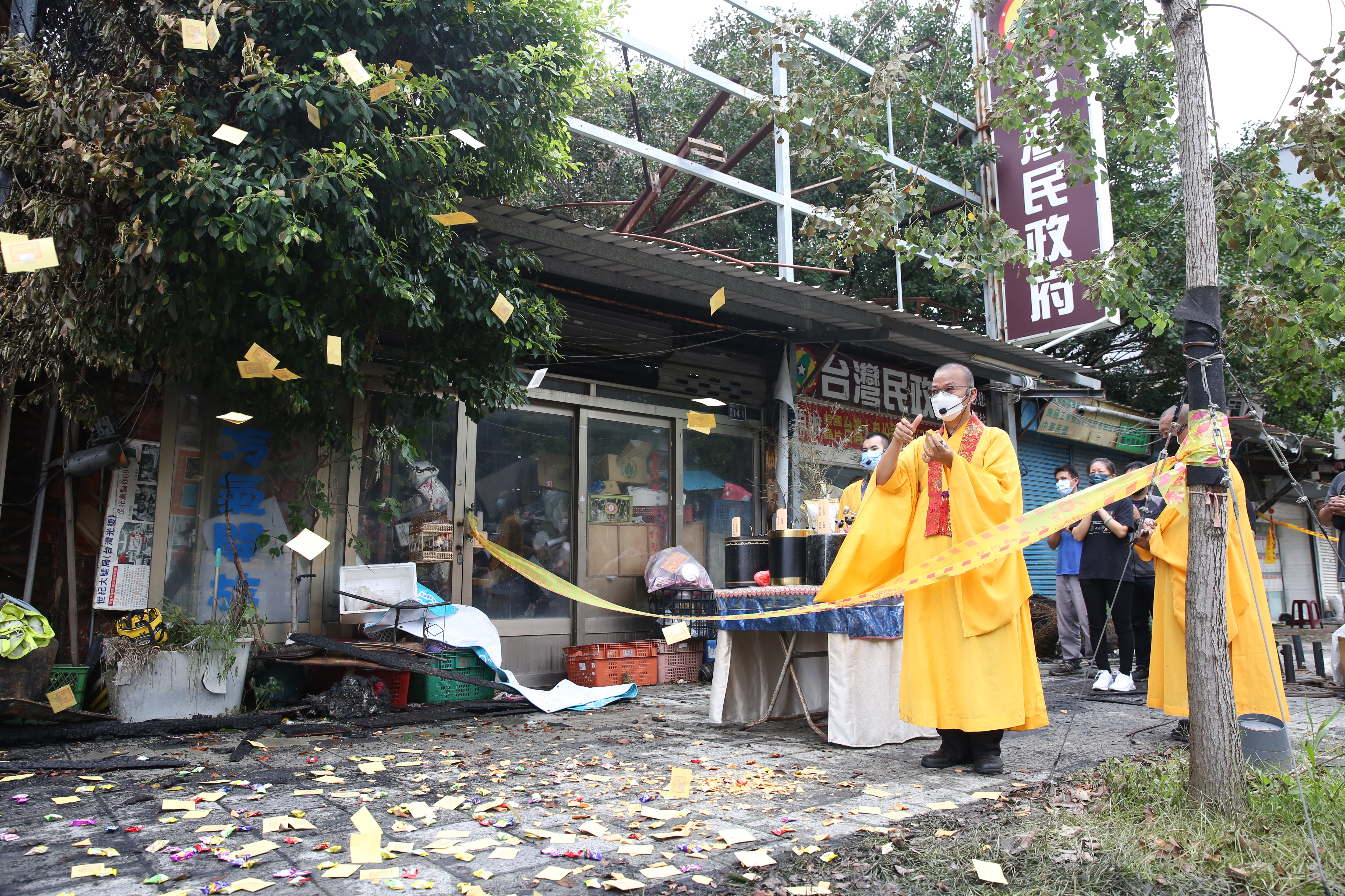 新竹輪胎行惡火釀8死，家屬今（16日）進行招魂。 