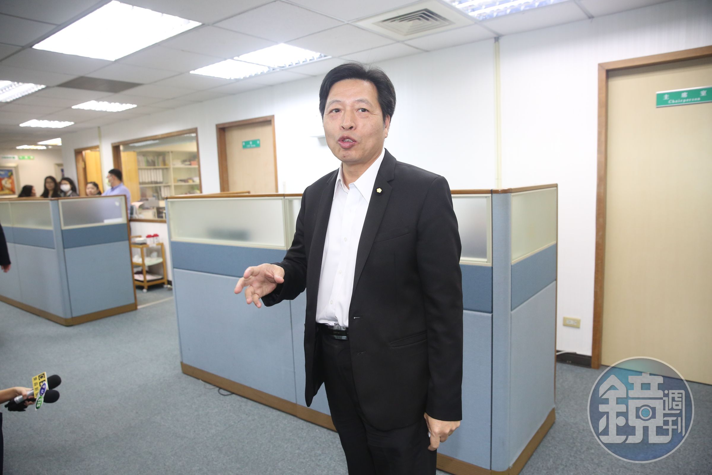 前立委鄭寶清有意參選桃園市長，昨到民進黨中央黨部接收徵詢。（本刊資料照）
