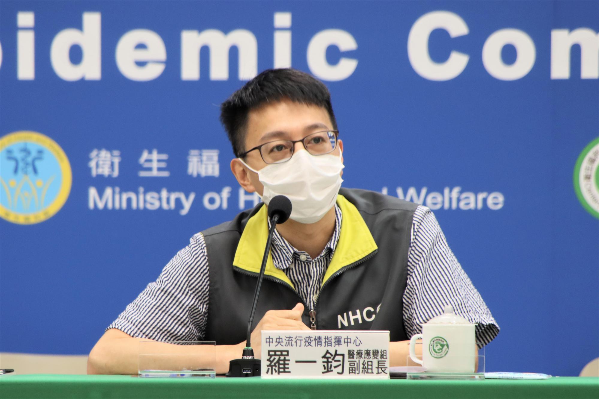 羅一鈞說明全國疫情已過了高峰。（指揮中心提供）
