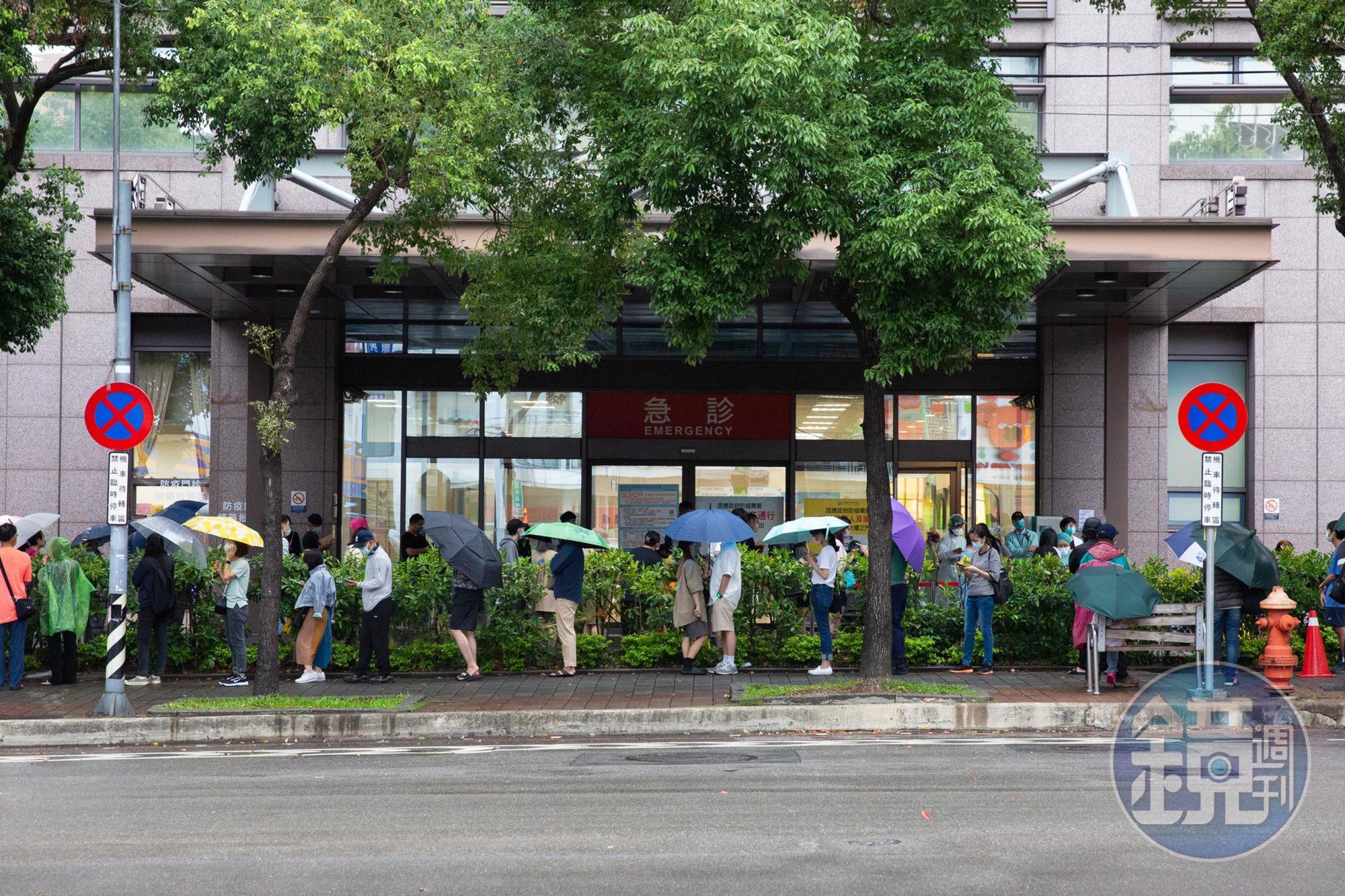 羅一鈞指出，全國收治高峰應該已經過了，另外也會將二度感染提報給專家討論判斷條件。（本刊資料照）