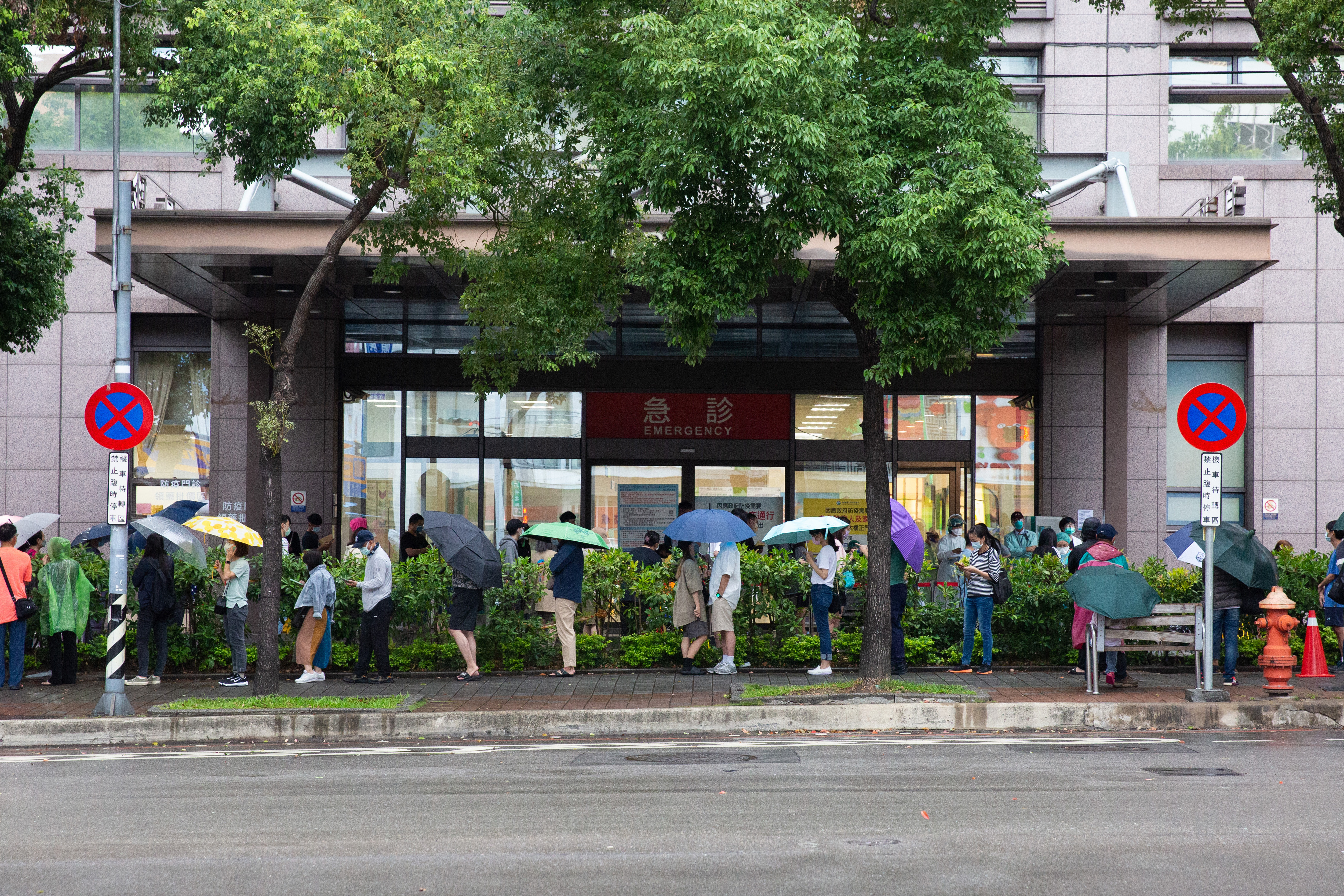 羅一鈞指出，全國收治高峰應該已經過了，另外也會將二度感染提報給專家討論判斷條件。（本刊資料照）