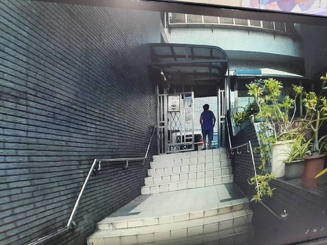 台南市東區一處公寓驚傳妻持菜刀殺死丈夫的命案悲劇。（翻攝畫面）