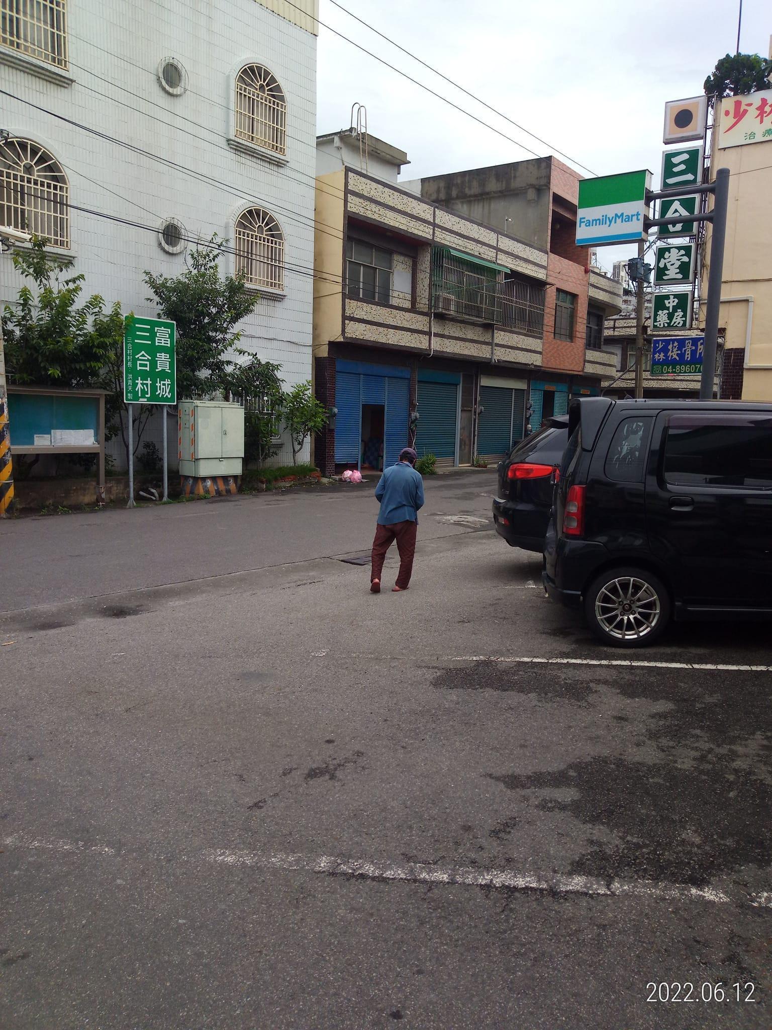 網友表示,下次如果有機會再巧遇阿嬤,她一定會請阿嬤喝奶茶。(翻攝自臉書社團二林人的大小事)