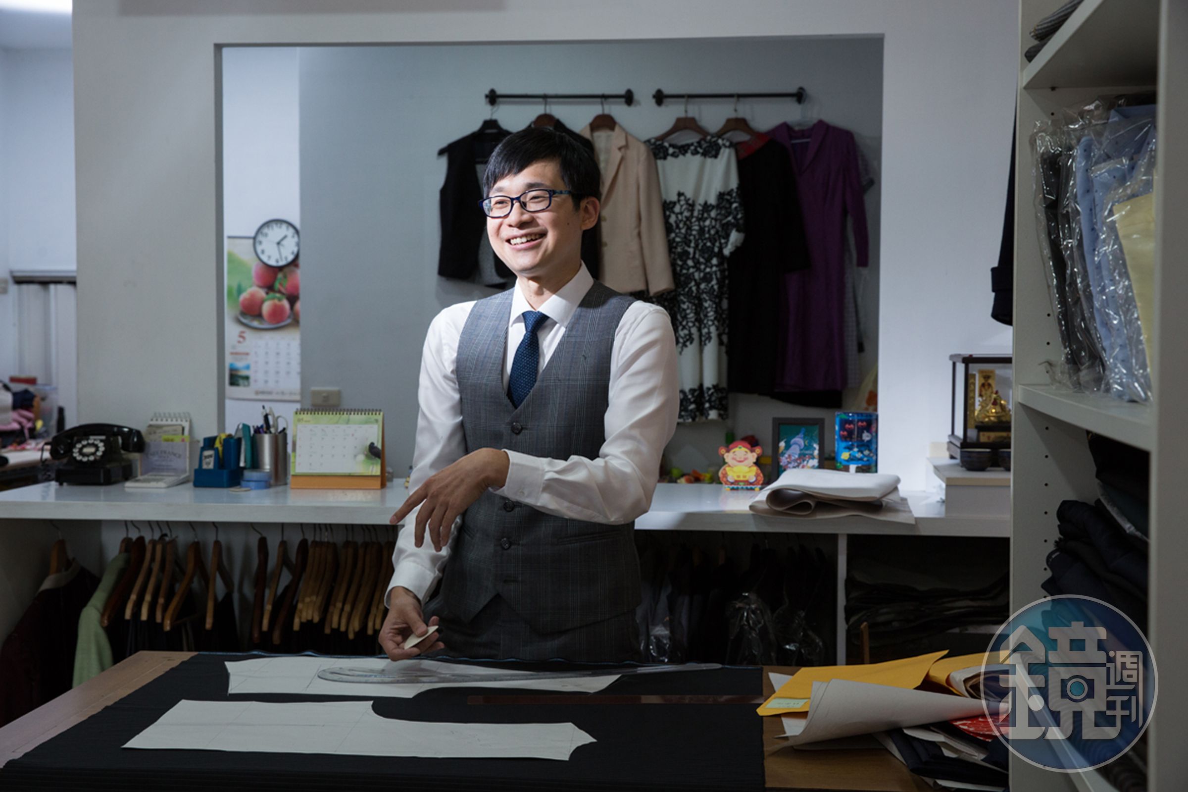 呂紹白喜歡手作，國中畢業就希望接手家裡的西服老店，父親卻一度因為行業太過辛苦反對他接班。