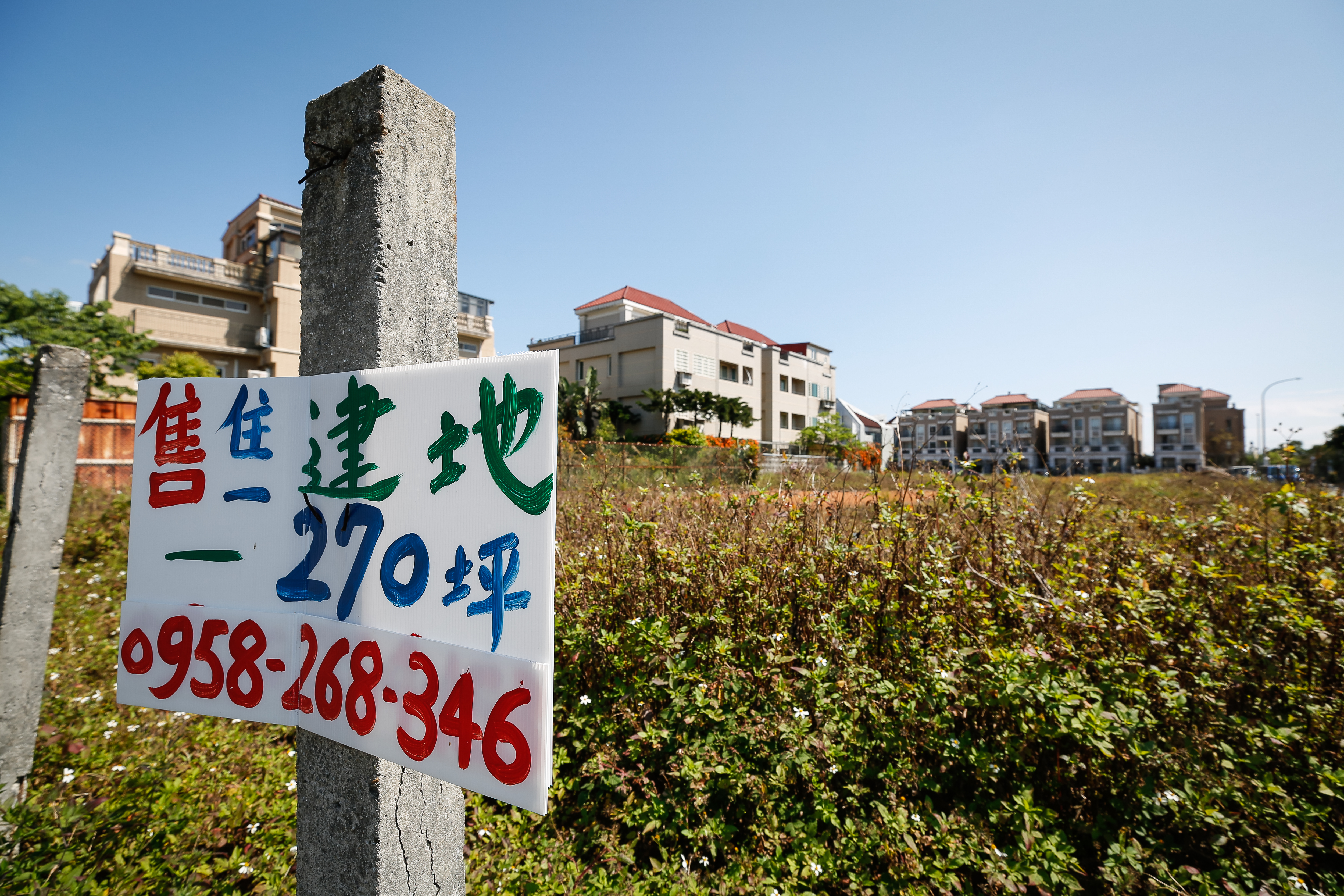 央行升息半碼，土地交易直接大衰4成，專家認為，住宅恐踏上7年一輪景氣循環。