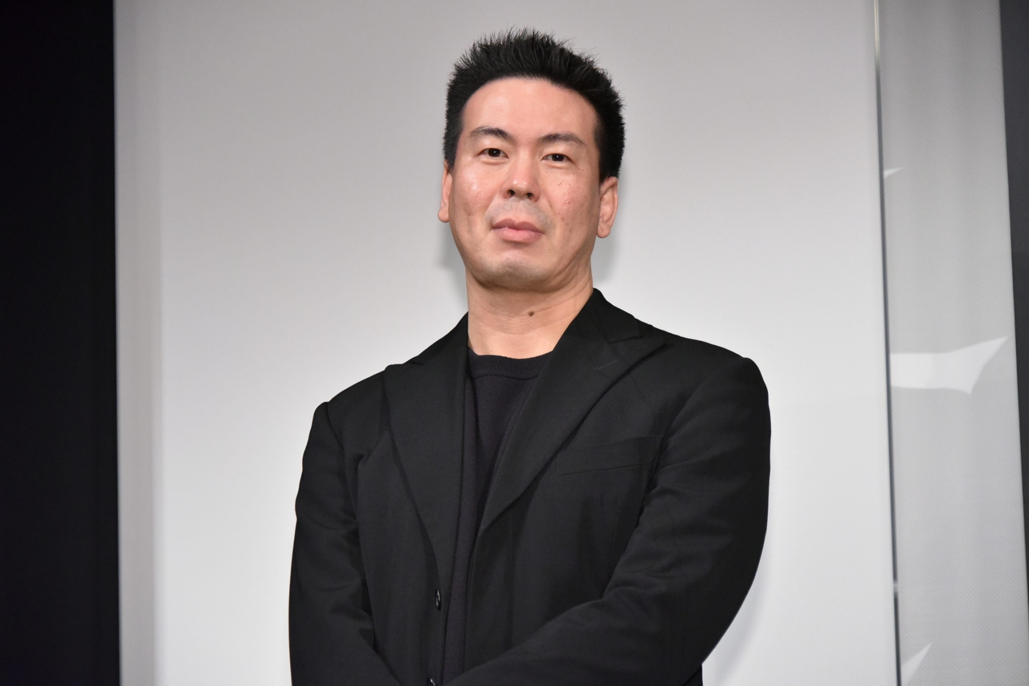片山慎三導演曾跟著奉俊昊、山下敦弘等知名導演拍戲，對於作品的每個鏡頭都非常講究。（光年映畫提供）