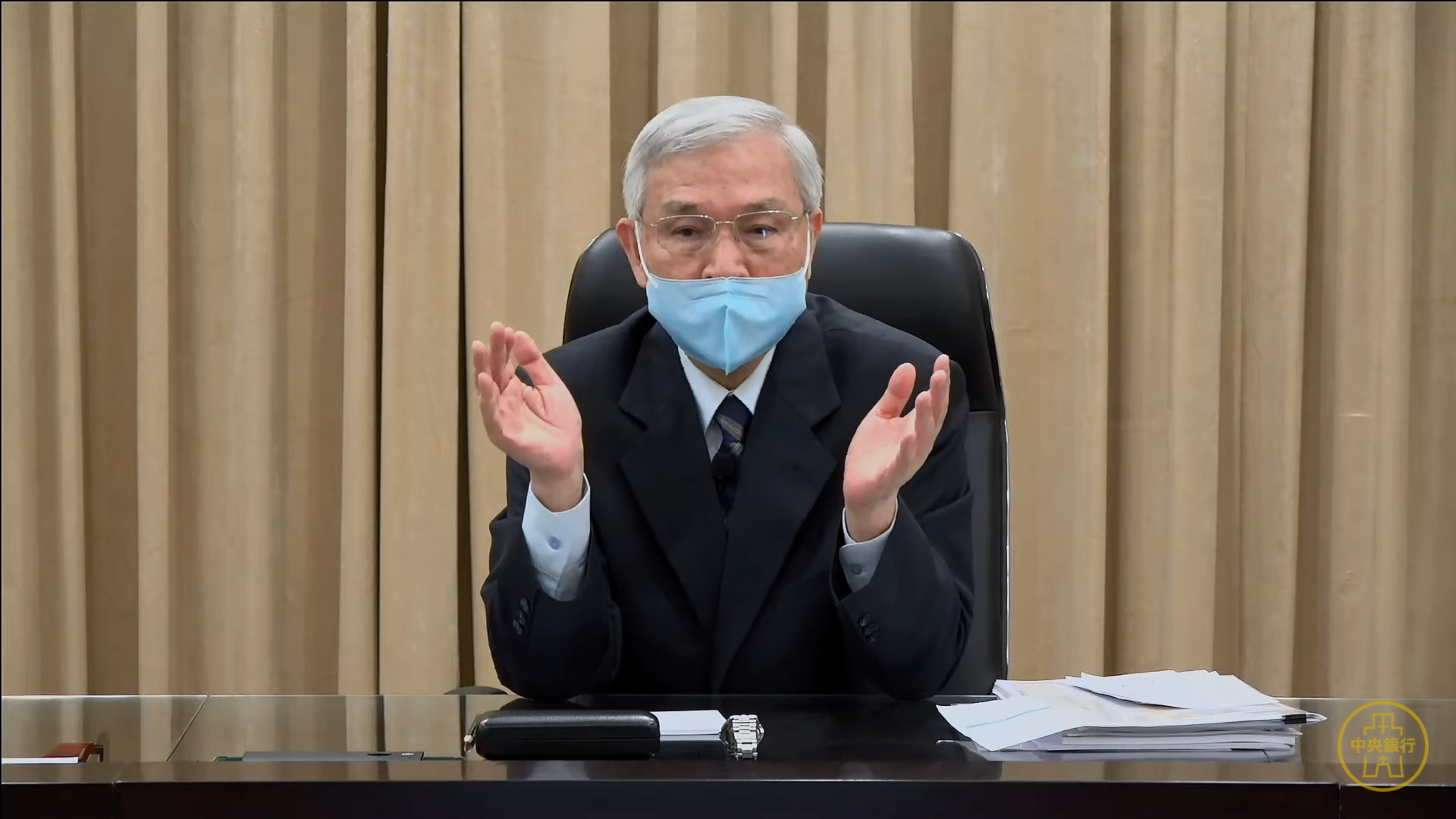 央行升息半碼、未進一步打炒房，但專家仍提醒空頭勢力正籠罩房市，購屋要謹慎。（翻攝自央行官網）