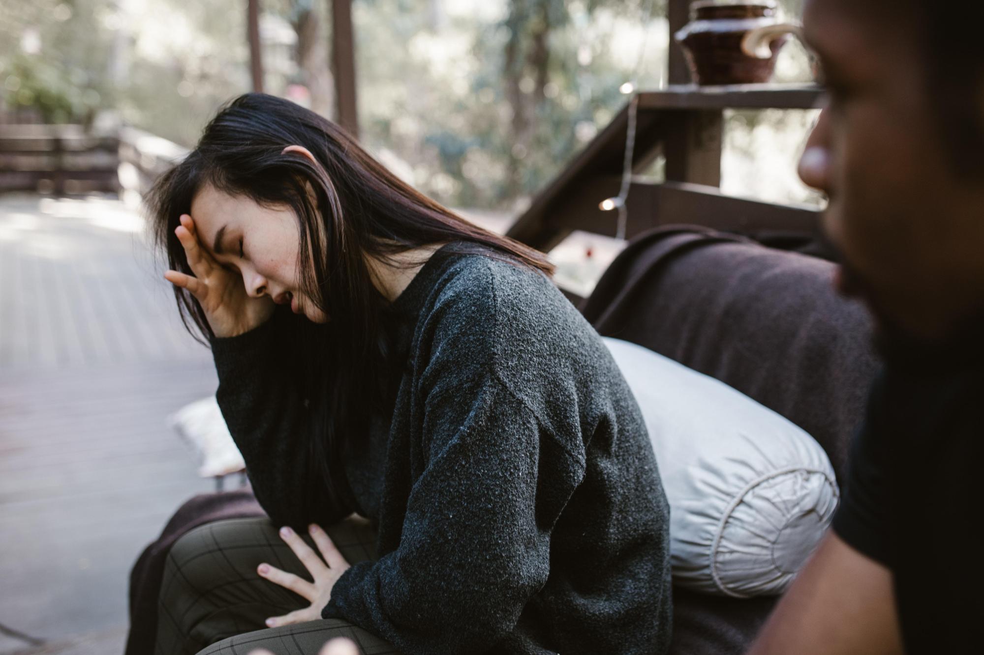 一名人妻發文抱怨收到陌生女子訊息,告知自己老公頻頻傳訊息騷擾她,請她轉告不要再來打擾,因為她要結婚了。(示意圖,Pexels)