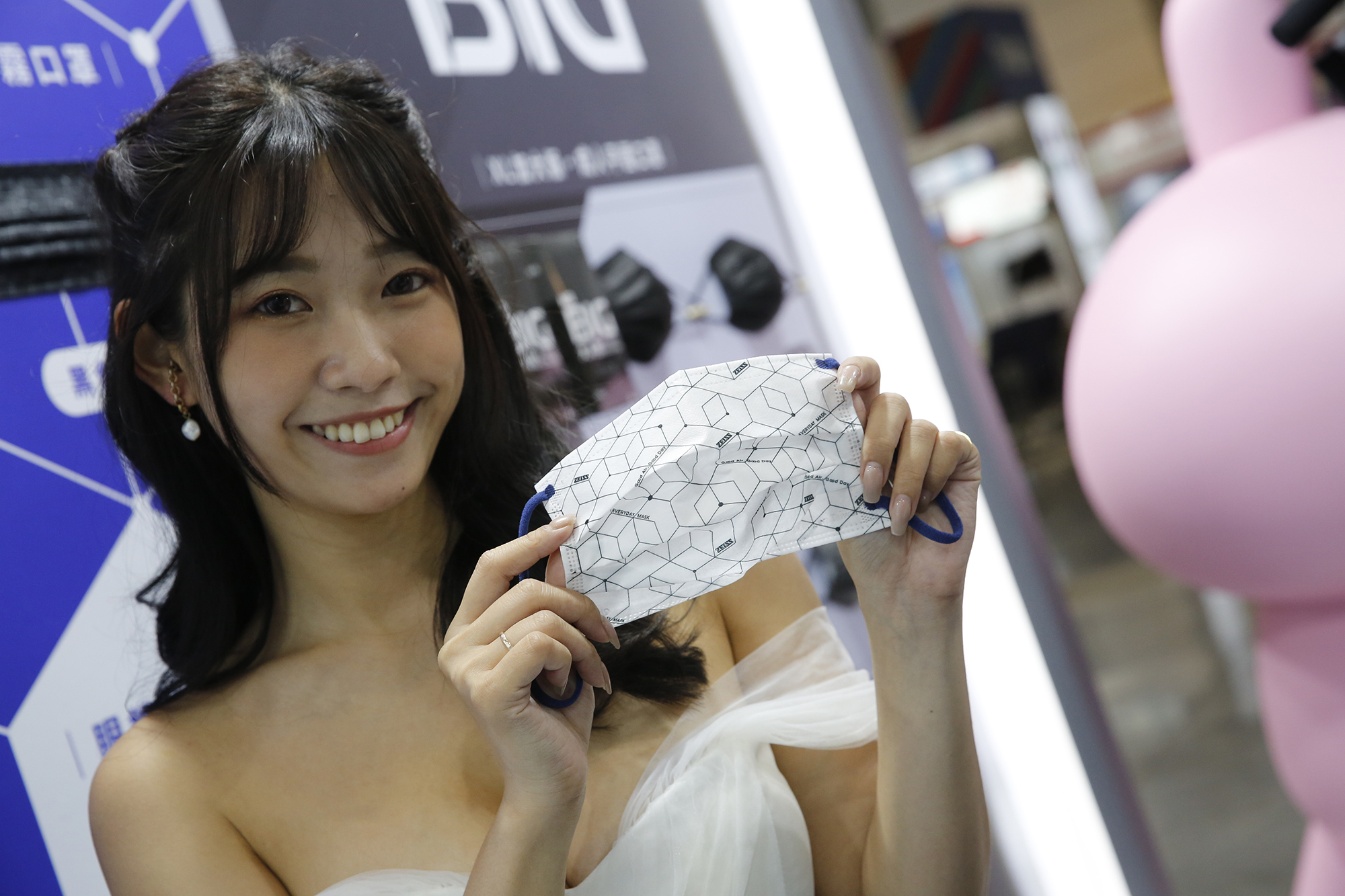 台灣康匠與蔡司合作，針對眼鏡族推出的防霧口罩組合將在第三季上市。