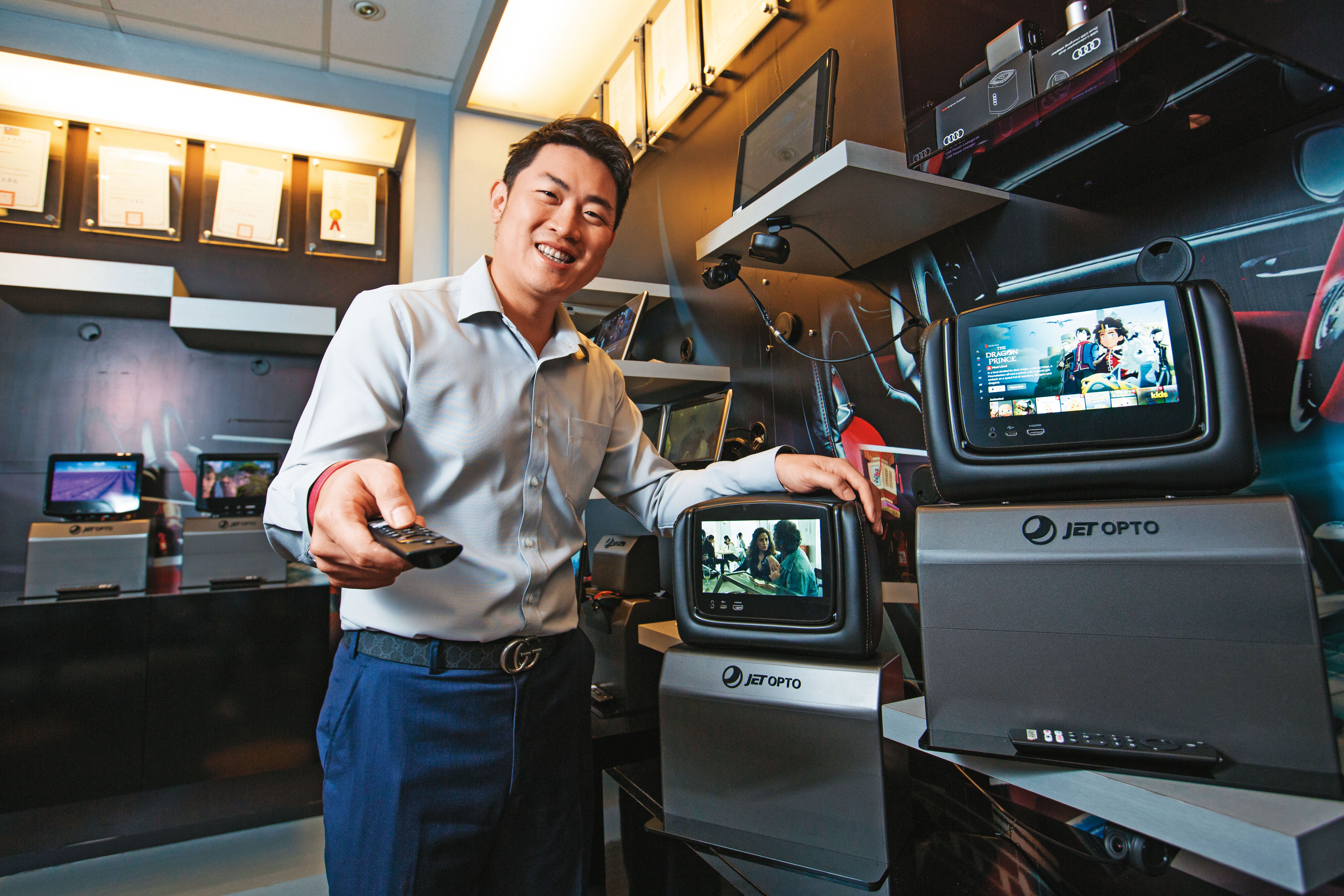 林傳凱12年前創立凱銳光電，主攻汽車後座娛樂系統，市占超過三成，已是第一。