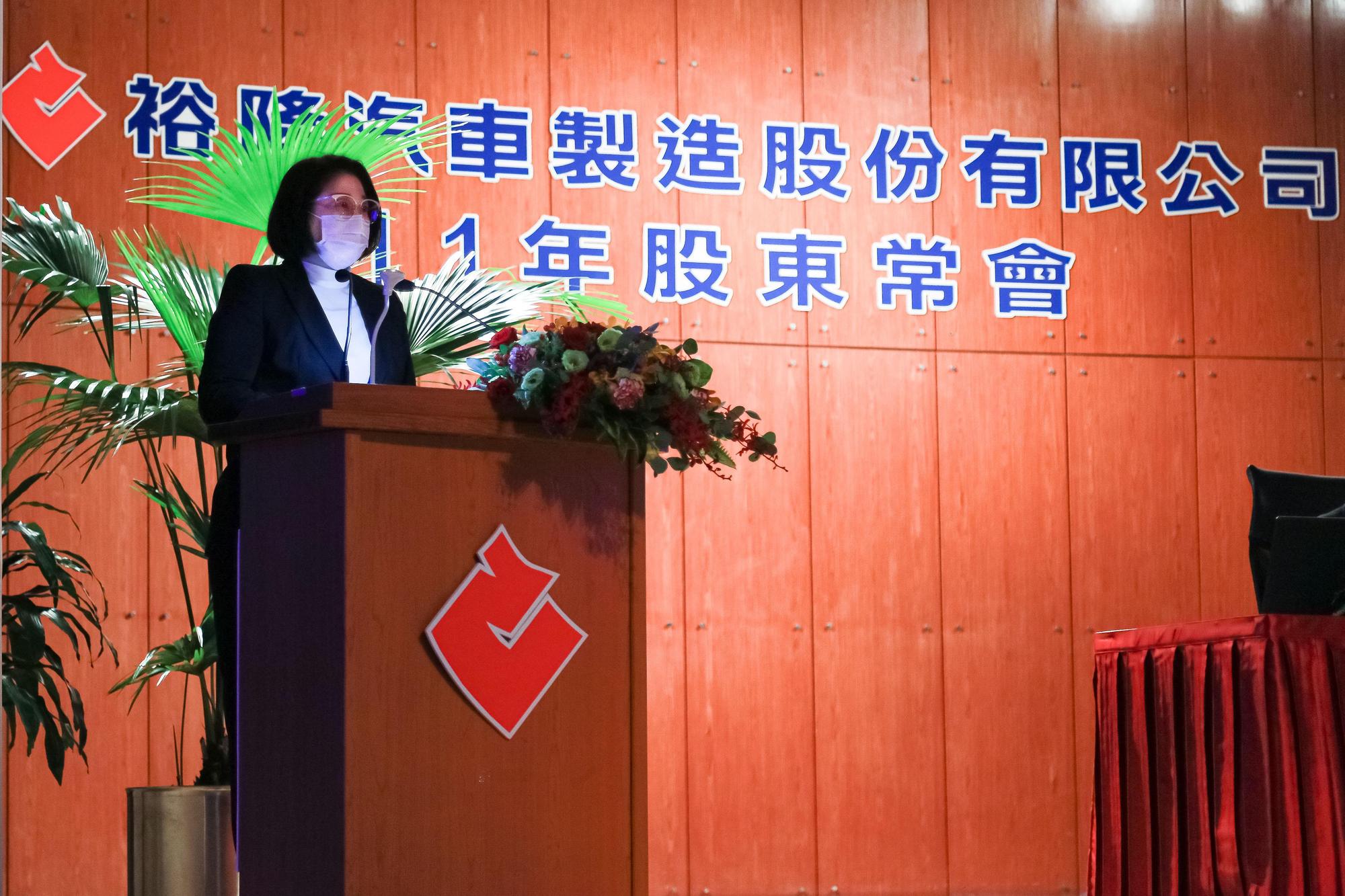 董事長嚴陳莉蓮17日親自主持裕隆集團股東會,預告下半年將上市的NISSAN、LUXGEN新車型。(裕隆提供)