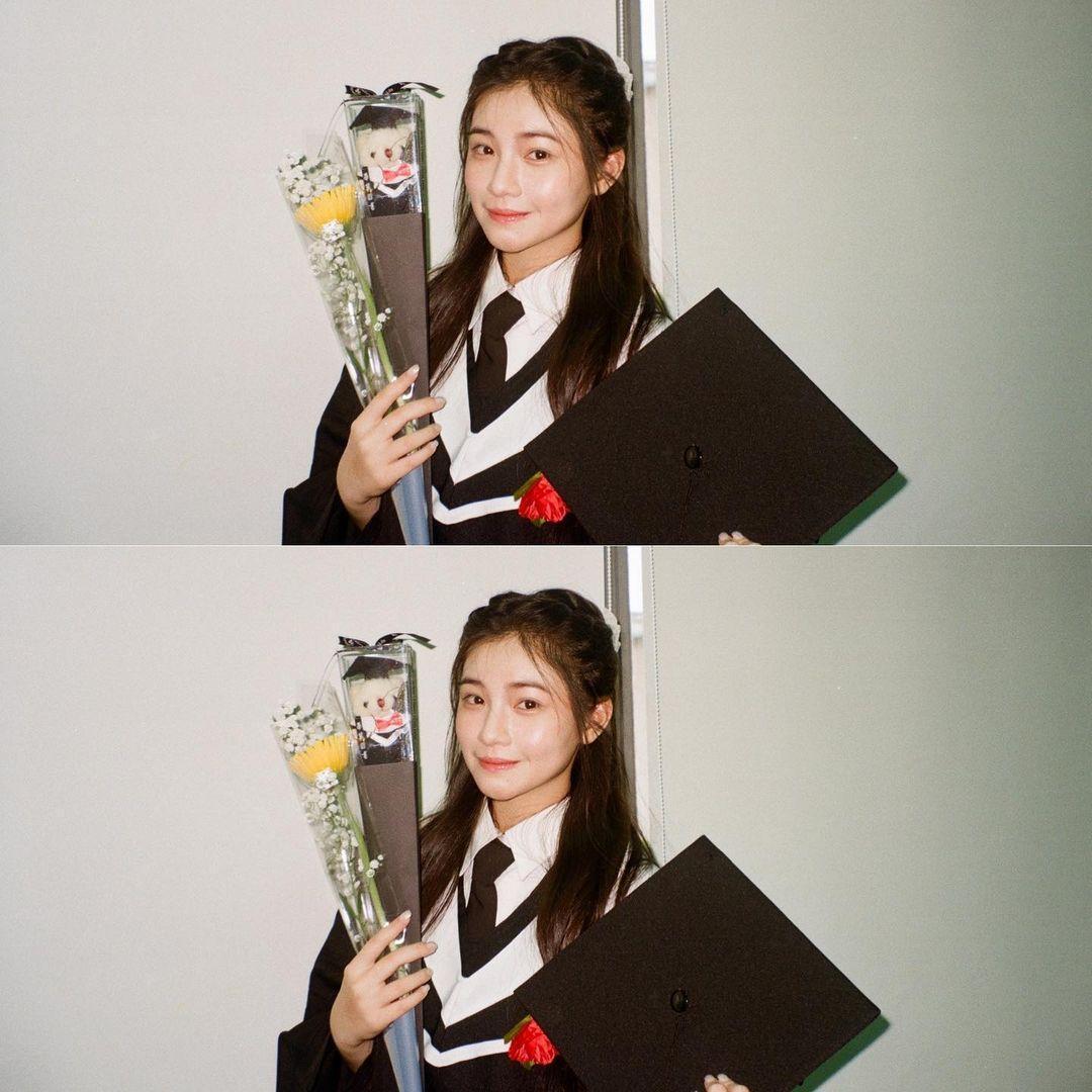 李紫嫣在IG曬出畢業照。(翻攝自李紫嫣IG)