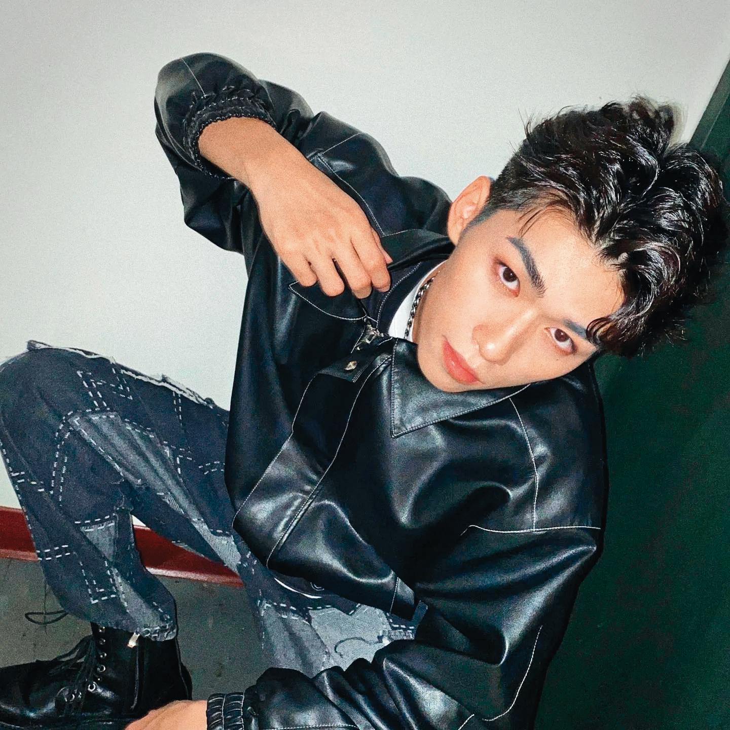 蔡承祐五歲就學畫投入漫畫世界，曾以為畢業後就會承接廣告家業。（翻攝自蔡承祐IG）