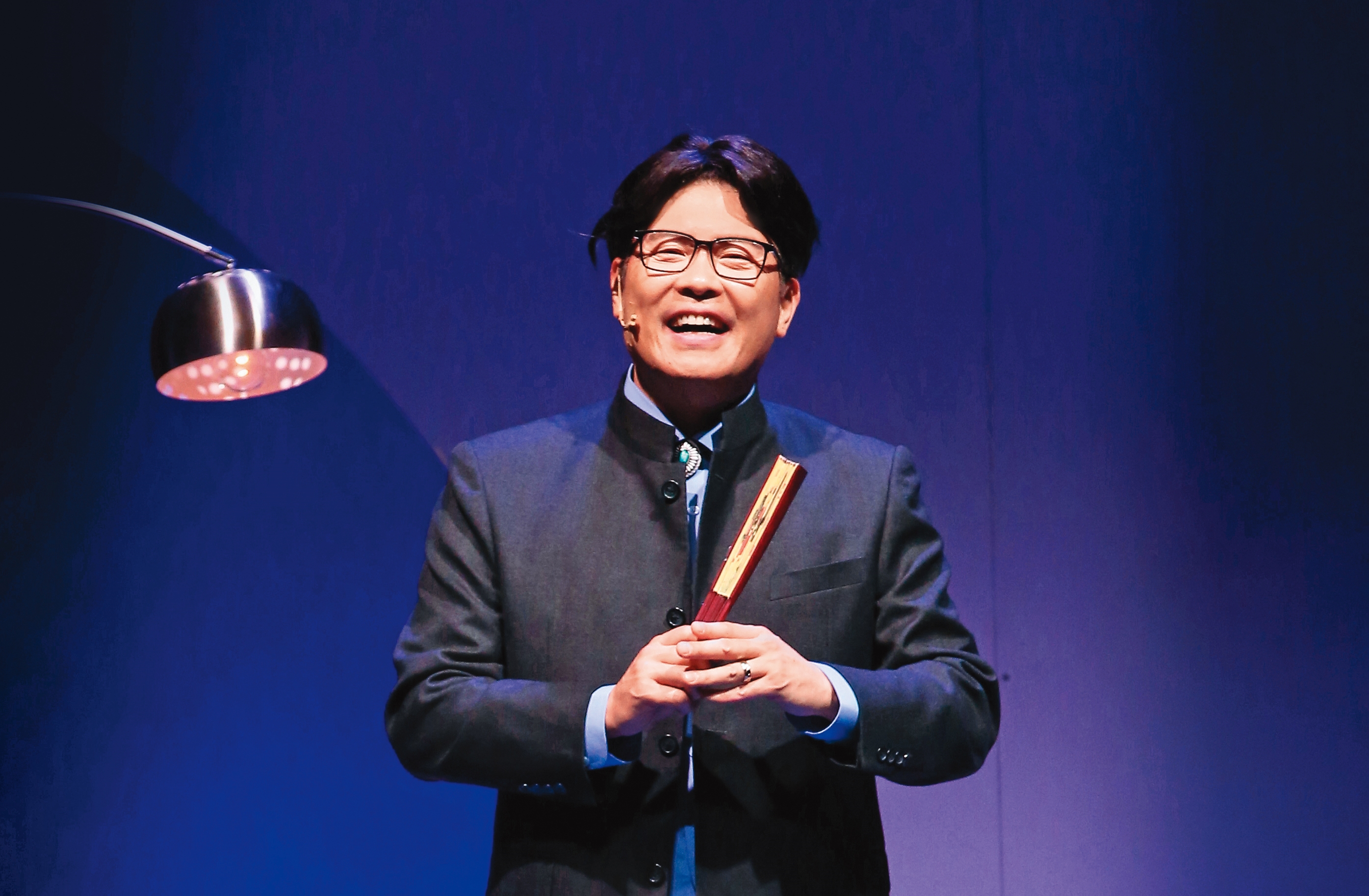 曾國城曾在《我的大老婆》一人分飾三角，快速切換表現出色。