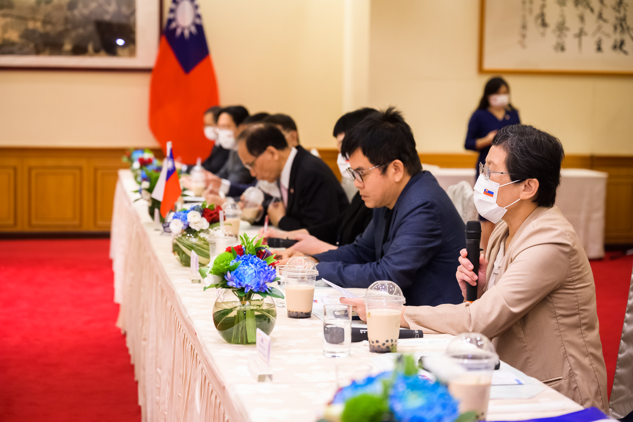 立法院長游錫堃6月9日接見斯洛伐克訪團，右1為立委陳椒華。（立法院提供）