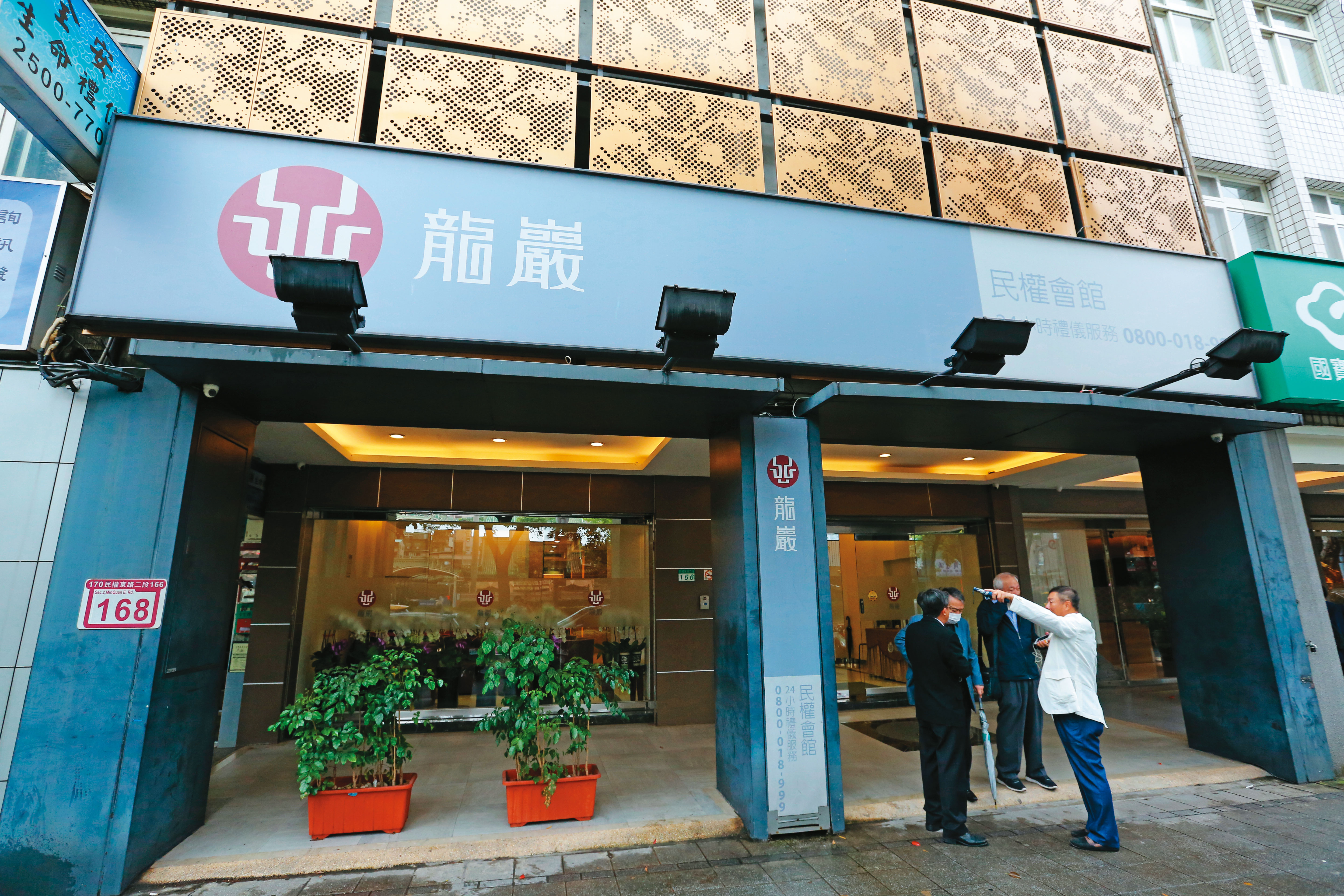 龍巖集團光之系列靈骨塔延宕10年，仍交不出塔位，引發多起消費糾紛。