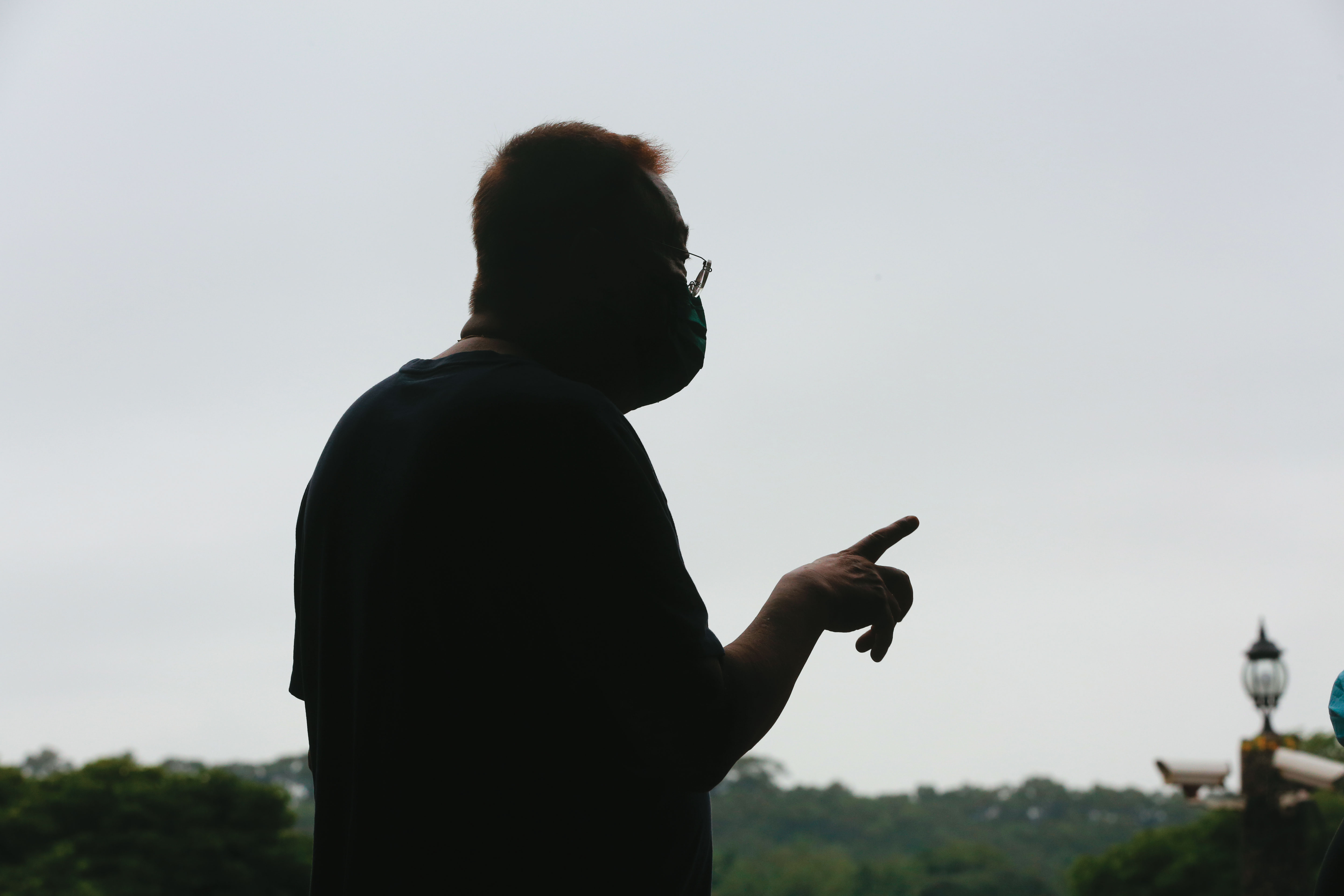 前業務員凱文說,龍巖如果讓顧客退費,還會追討業務員的佣金,實在很不合理。