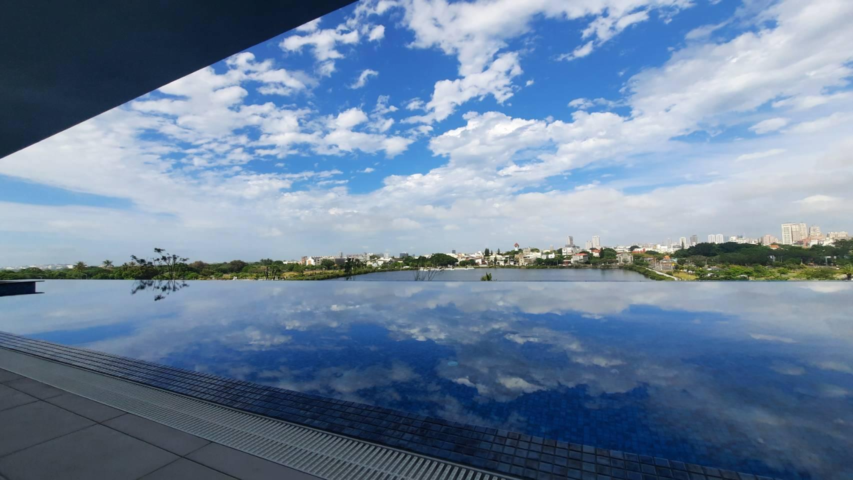福爾摩沙遊艇酒店擁有無邊際高空泳池。（KKday提供）