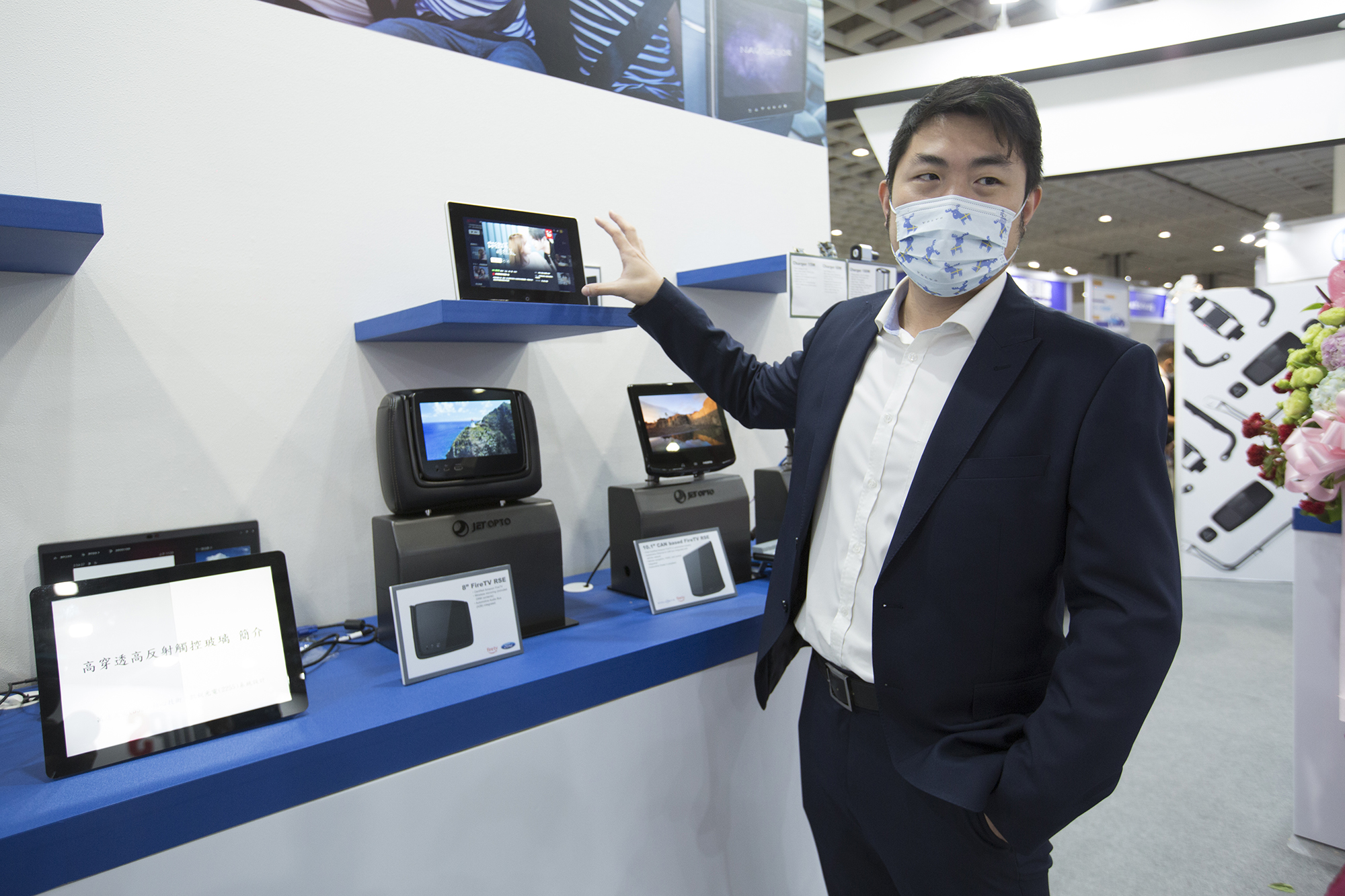 林傳凱12年前創立凱銳光電，主攻汽車後座娛樂系統，市占超過3成，已是第一。