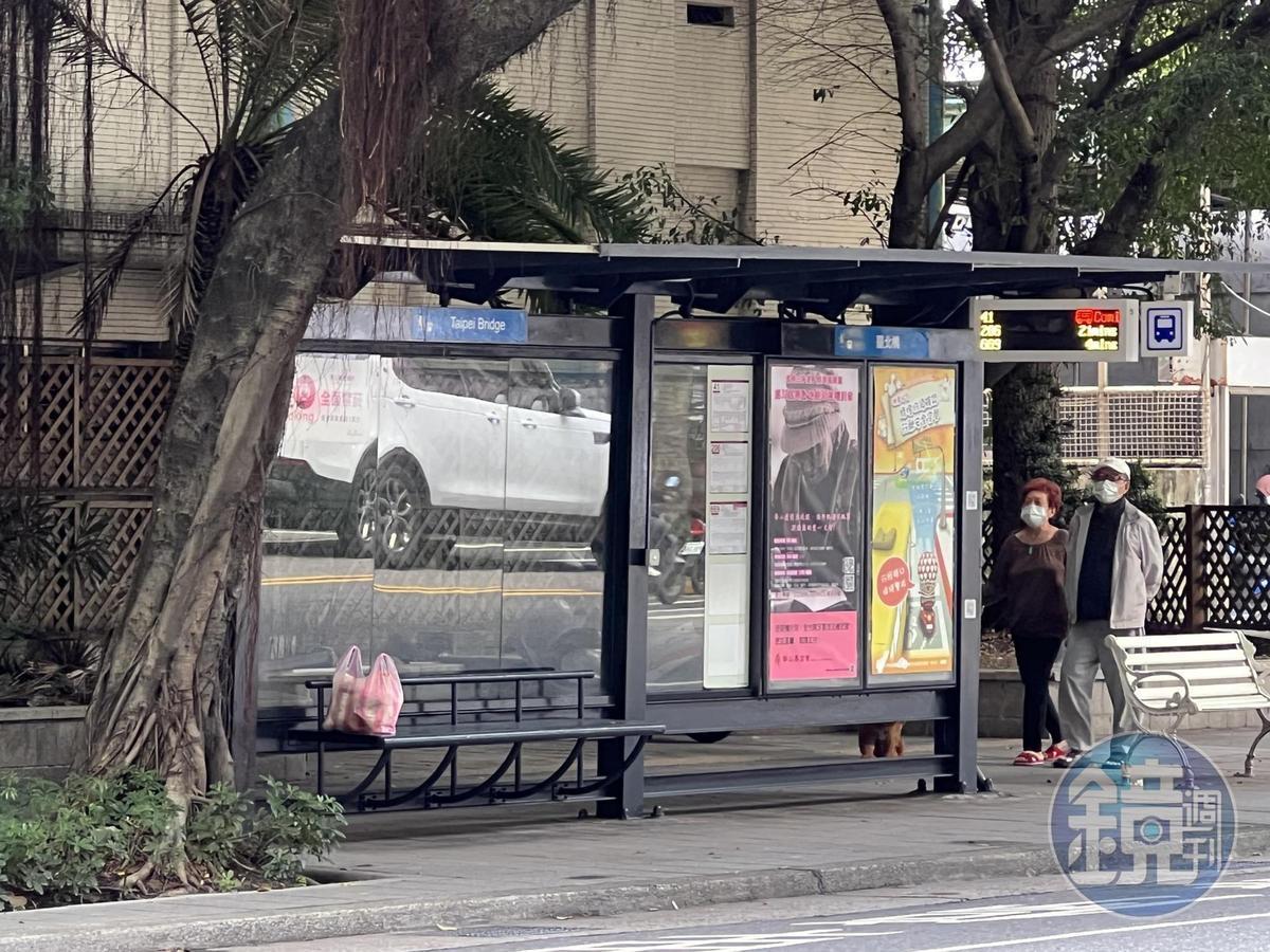劉姓女子佯稱是單親媽媽隨機找路人借錢，法官認詐欺判刑7月。（示意圖）