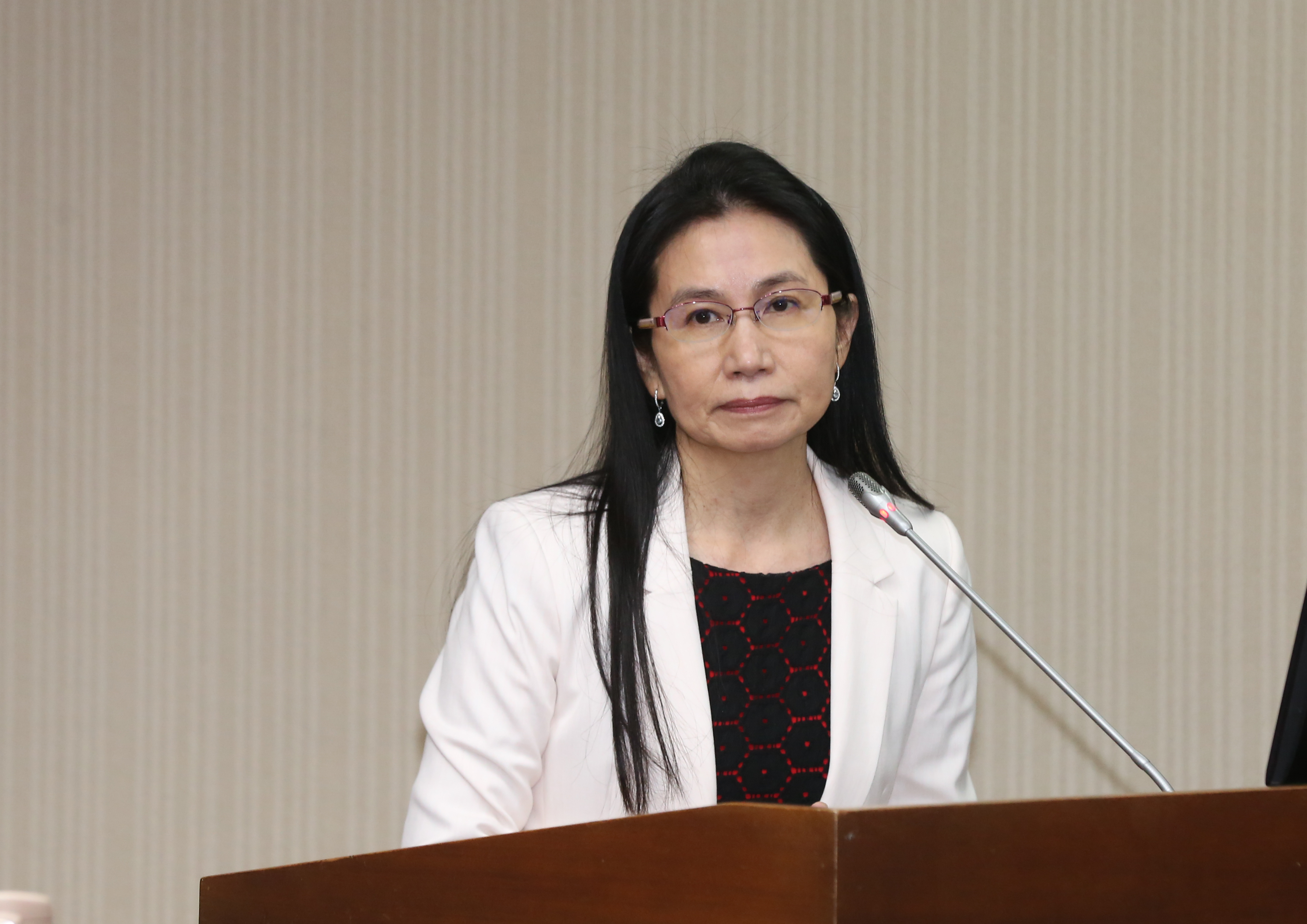 食藥署把關快篩出包，藍綠立委要求食藥署長吳秀梅下台，食藥署今天給出回應。（本刊資料照）