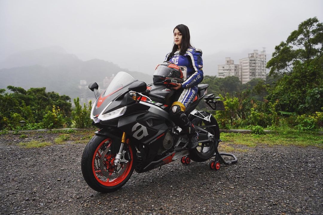 身為半個上海人的重機正妹Sylvia列出住在台灣的6大原因，比較台灣與上海的差別。（翻攝自Sylvia IG）