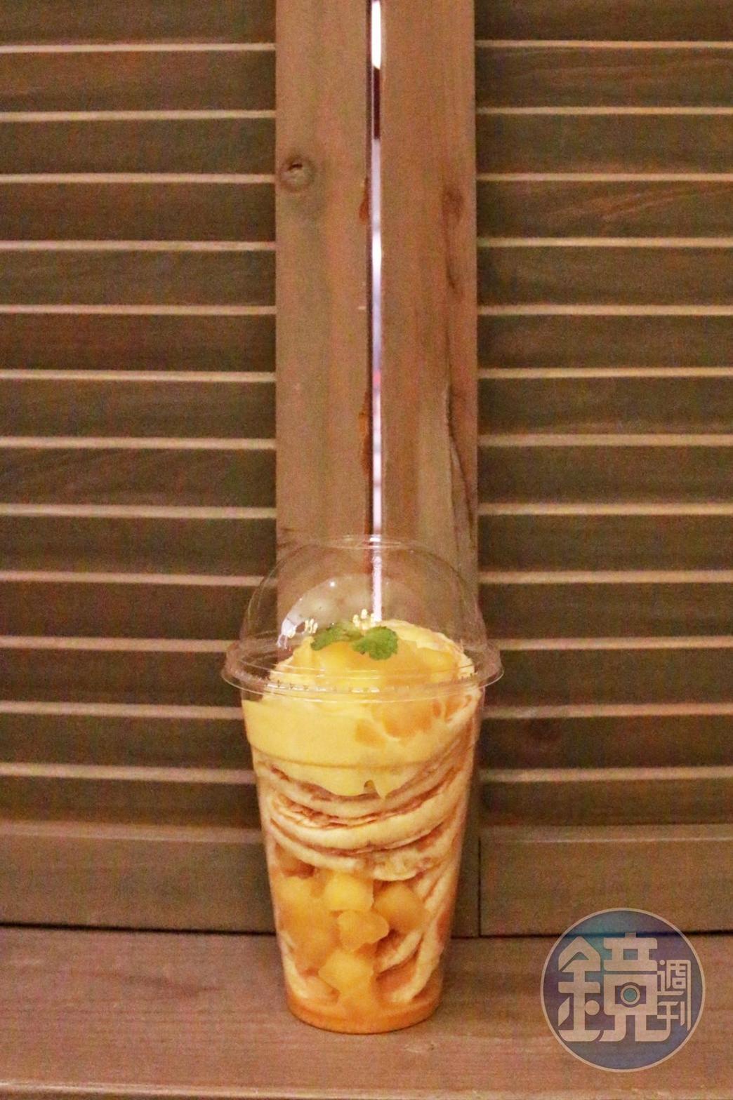 「鬆餅杯杯」也囊括了季節限定款的「芒果優格」。（120元／份）