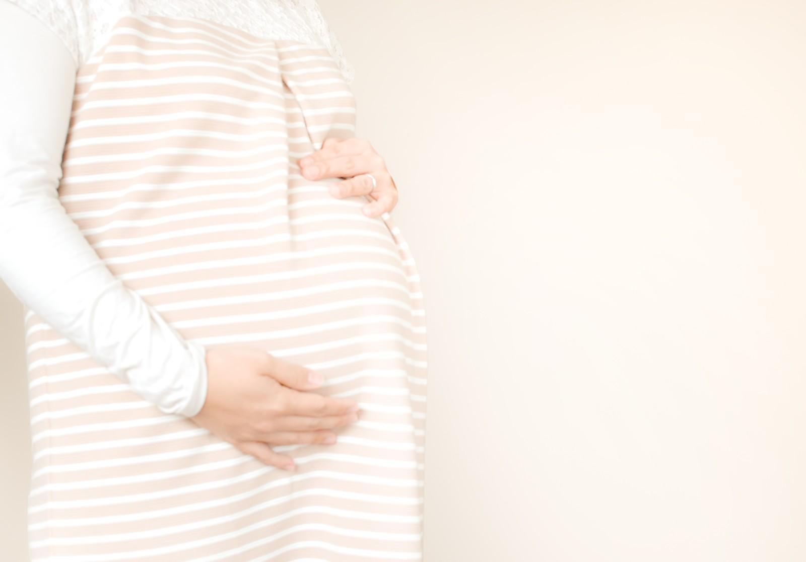 一名孕婦被同事調侃「屁股越來越大」，向公司提出性騷擾申訴，還因此氣到休息一週安胎。（示意圖，Pakutaso）