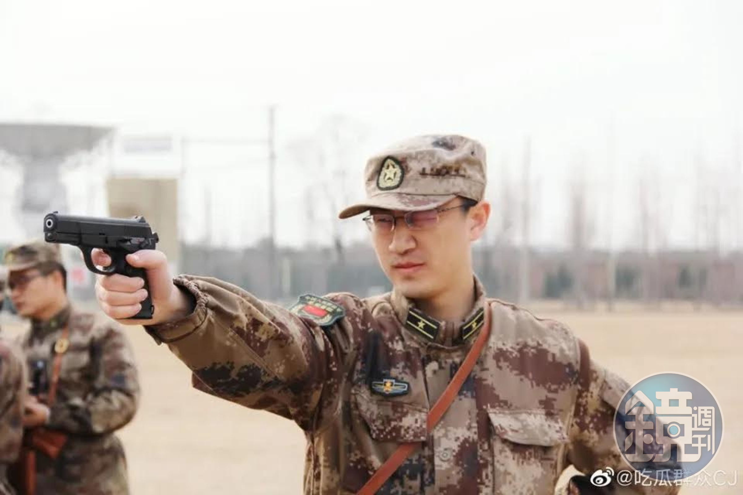 范冰冰新歡身穿軍服的照片曝光。（翻攝自微博）