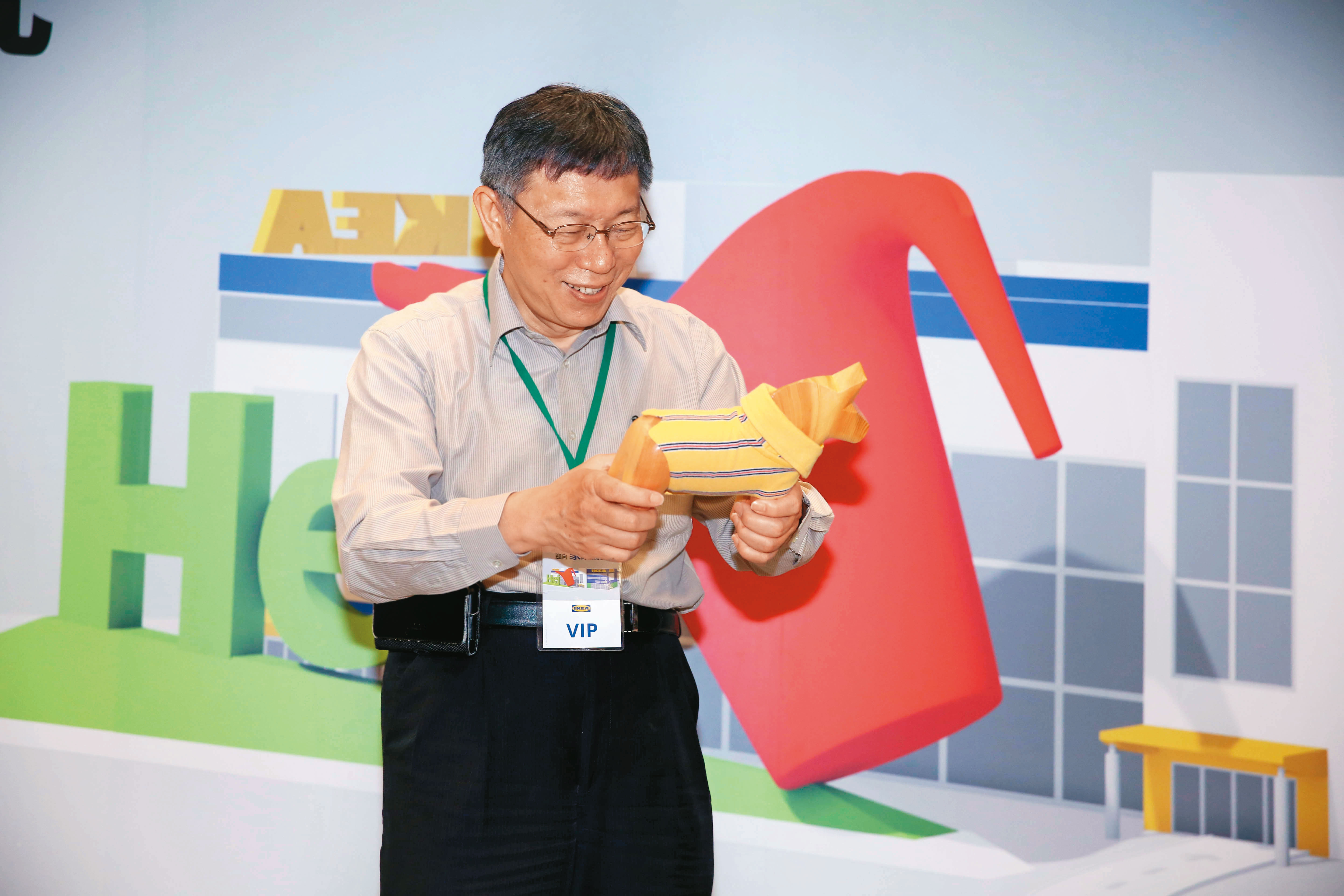 柯文哲是台灣最早的網路經營者，也許我們不應該稱他有在養網軍，不過，他曾經在網路世界裡獨領風騷卻是一個無法否認的事實。