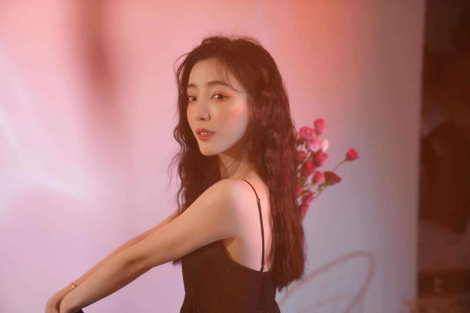 浪LIVE近日宣布平台超人氣直播主小辣椒達成一億收入里程碑，以艷驚眾人的成績登上「台灣第一」寶座！