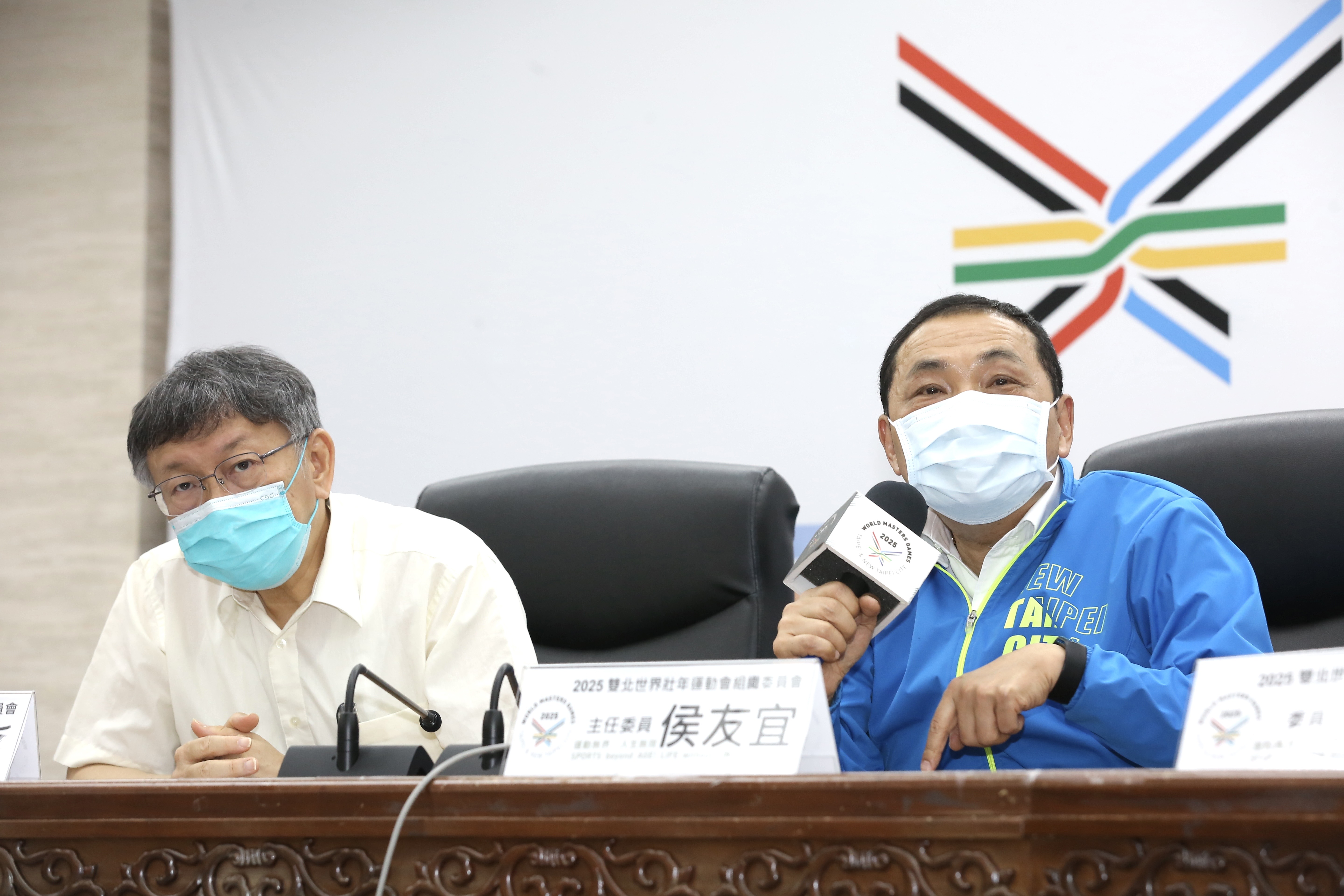 侯友宜（右）與柯文哲（左）今共同主持2025雙北世界壯年運動會組織委員會會議，期間免不了被問及年底選戰議題。