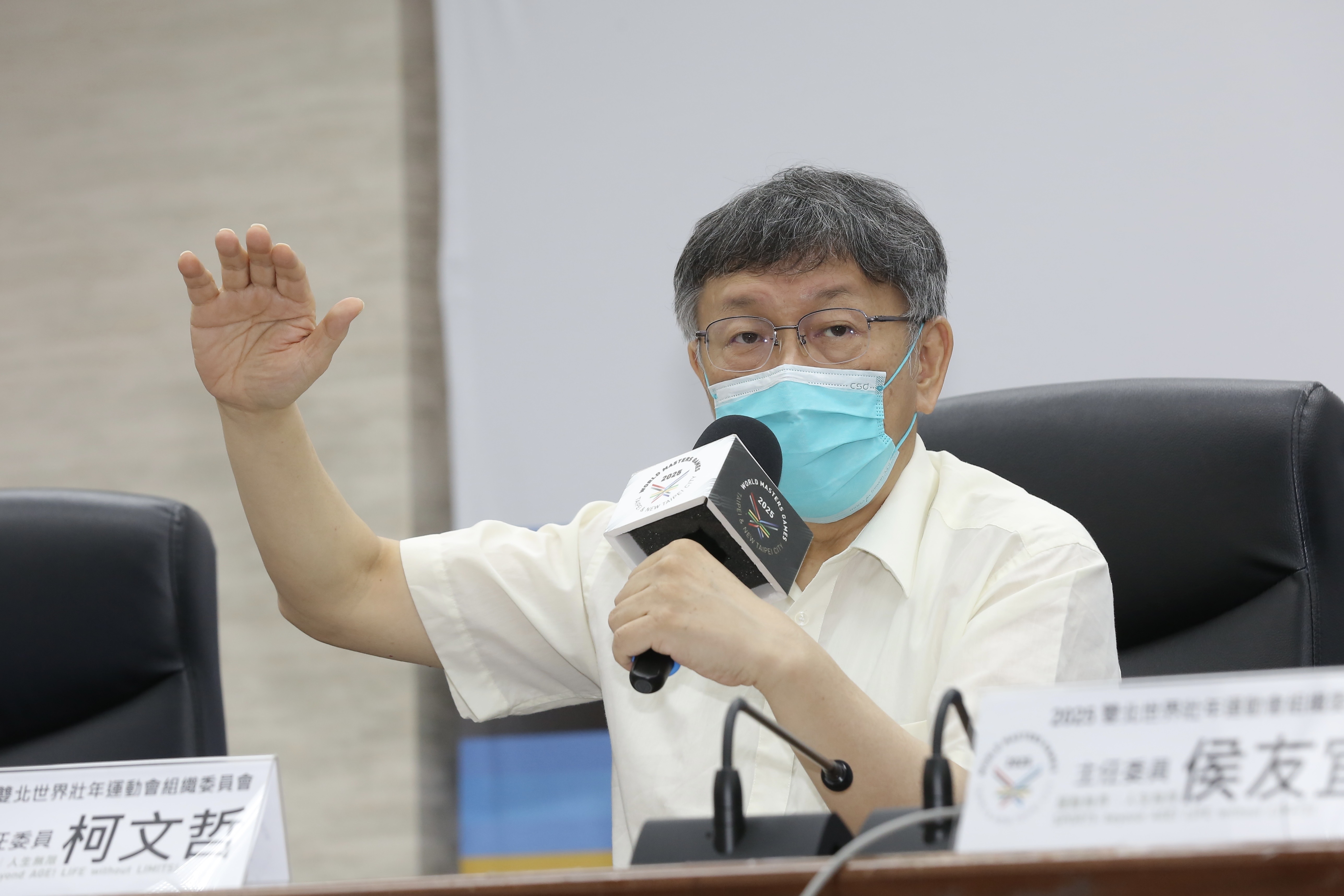 柯文哲被問到是否勸退蔡壁如不要選新北，他說民眾黨是小黨，本來就不可能每個地方都派人。