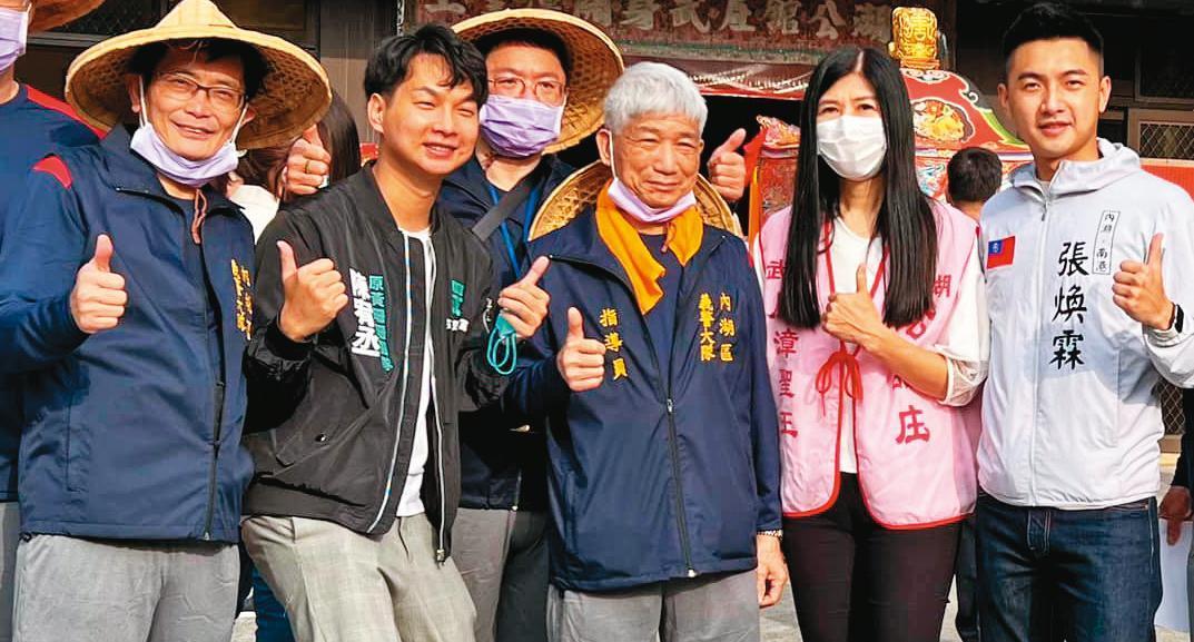 北市議員陳義洲助理張煥霖（右1）原有意角逐議員，但由於不滿藍營提名策略，近日已倒戈至黃珊珊陣營。（翻攝張煥霖臉書）