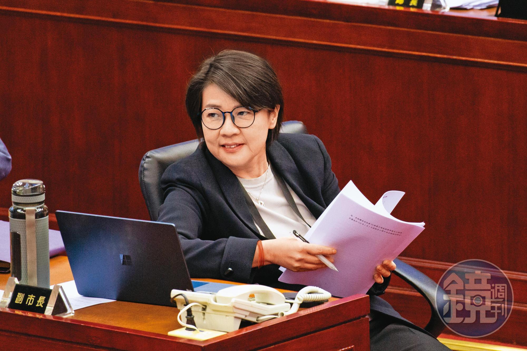 台北市副市長黃珊珊近日積極布局陸戰，瞄準蔣萬安牆腳的本土藍勢力及青年軍。