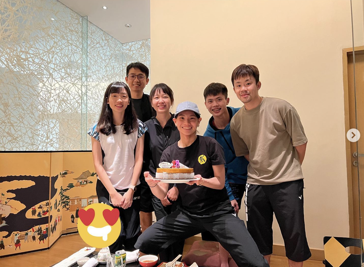 戴資穎在團隊陪伴下度過28歲生日。(翻攝戴資穎IG)