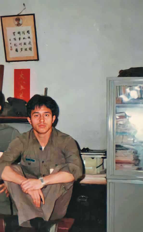 謝志偉不諱言，負笈德國之前，他一心「效忠黨國」。圖為他在成功嶺擔任預官時期。他亦曾至中壢山仔頂兵工學校任國文教官。（翻攝謝志偉臉書）
