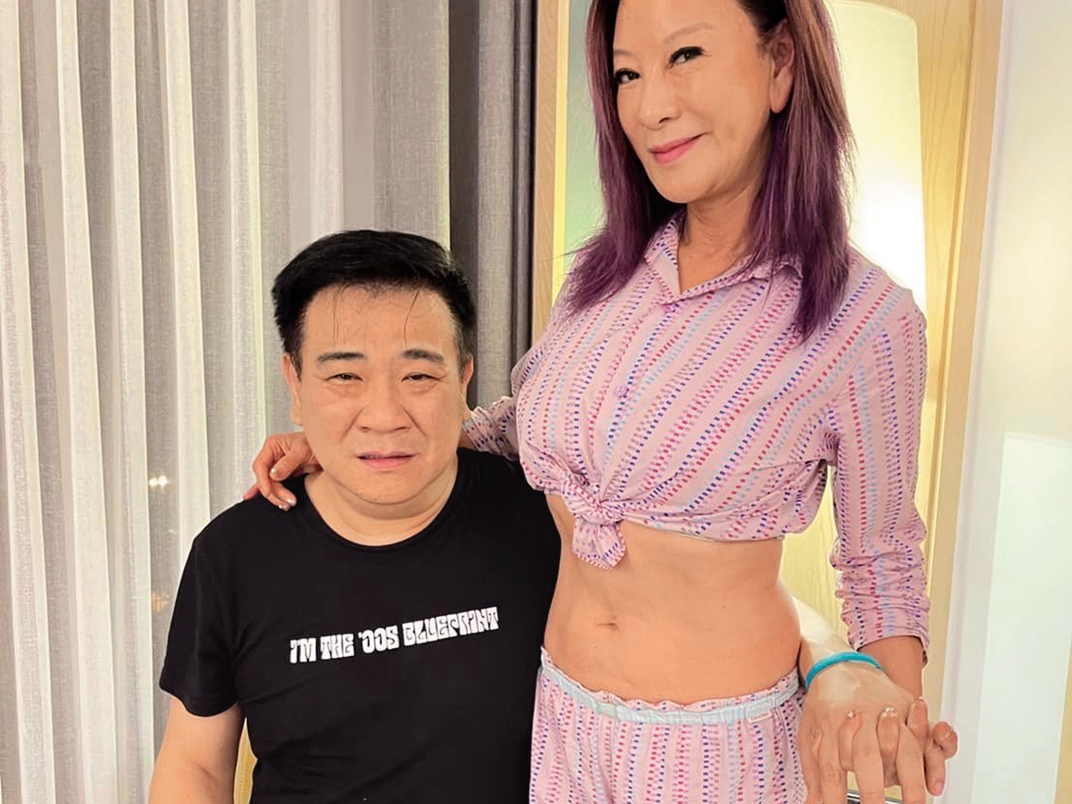 楊繡惠（右）搞笑認愛白雲（左），結果新聞鬧很大，還弄到被臉書封鎖。（翻攝自楊繡惠臉書）