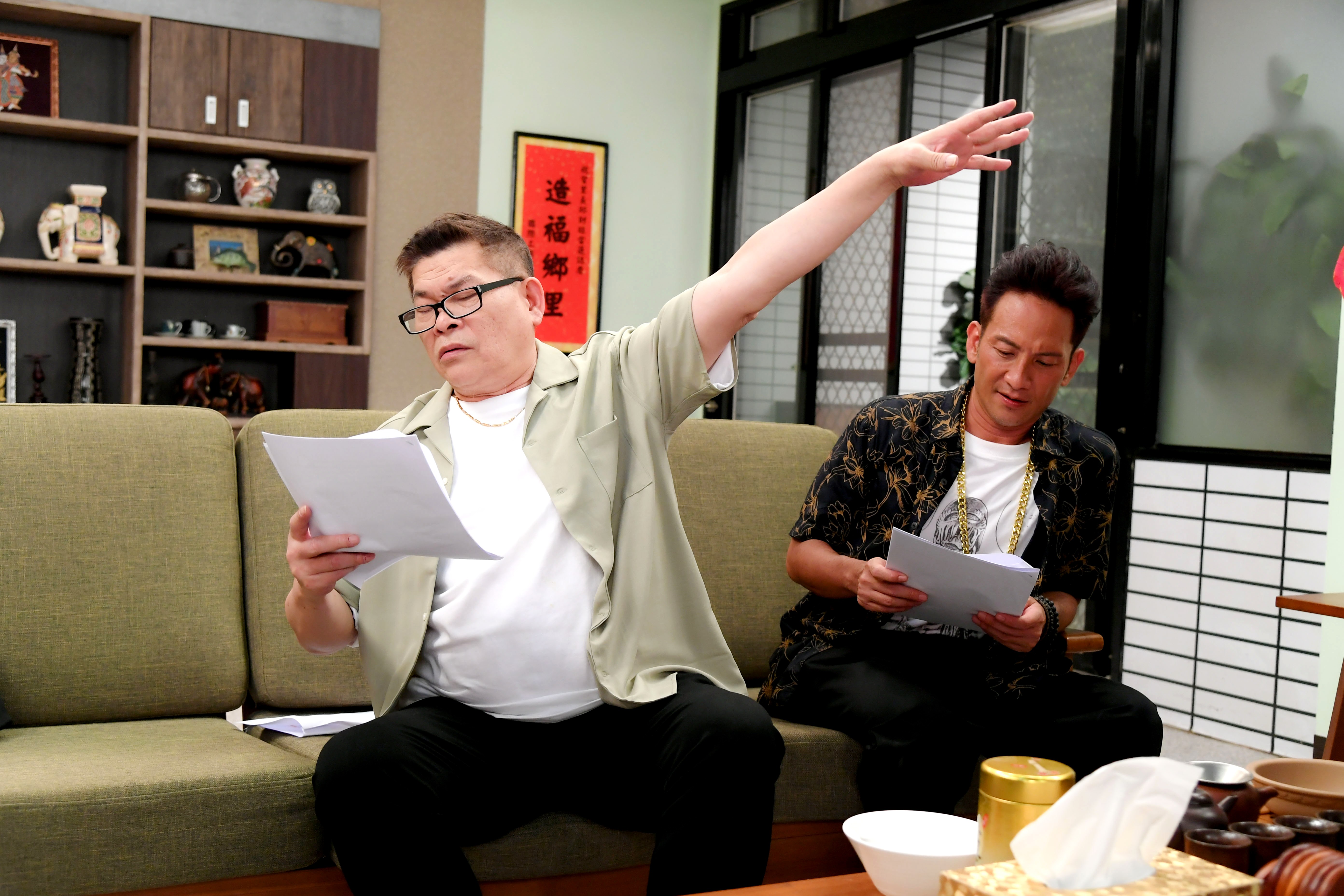 澎恰恰和高山峰演父子在八點檔負責搞笑。（三立提供）