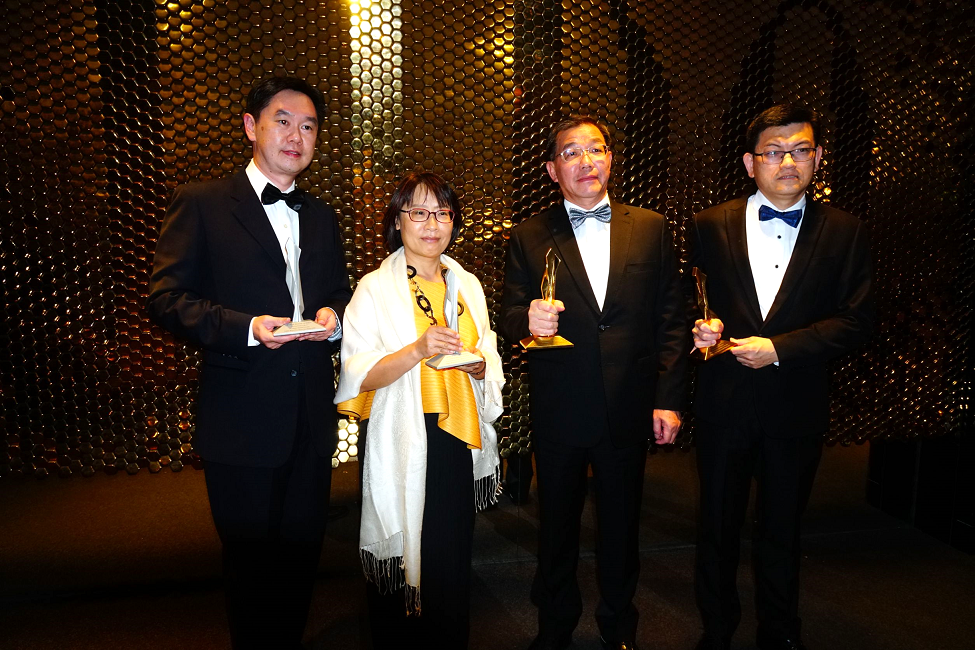 本次全球卓越建設獎盛會，由秘書長黃治峯帶領桃園市政府團隊受獎。（桃園市政府提供）